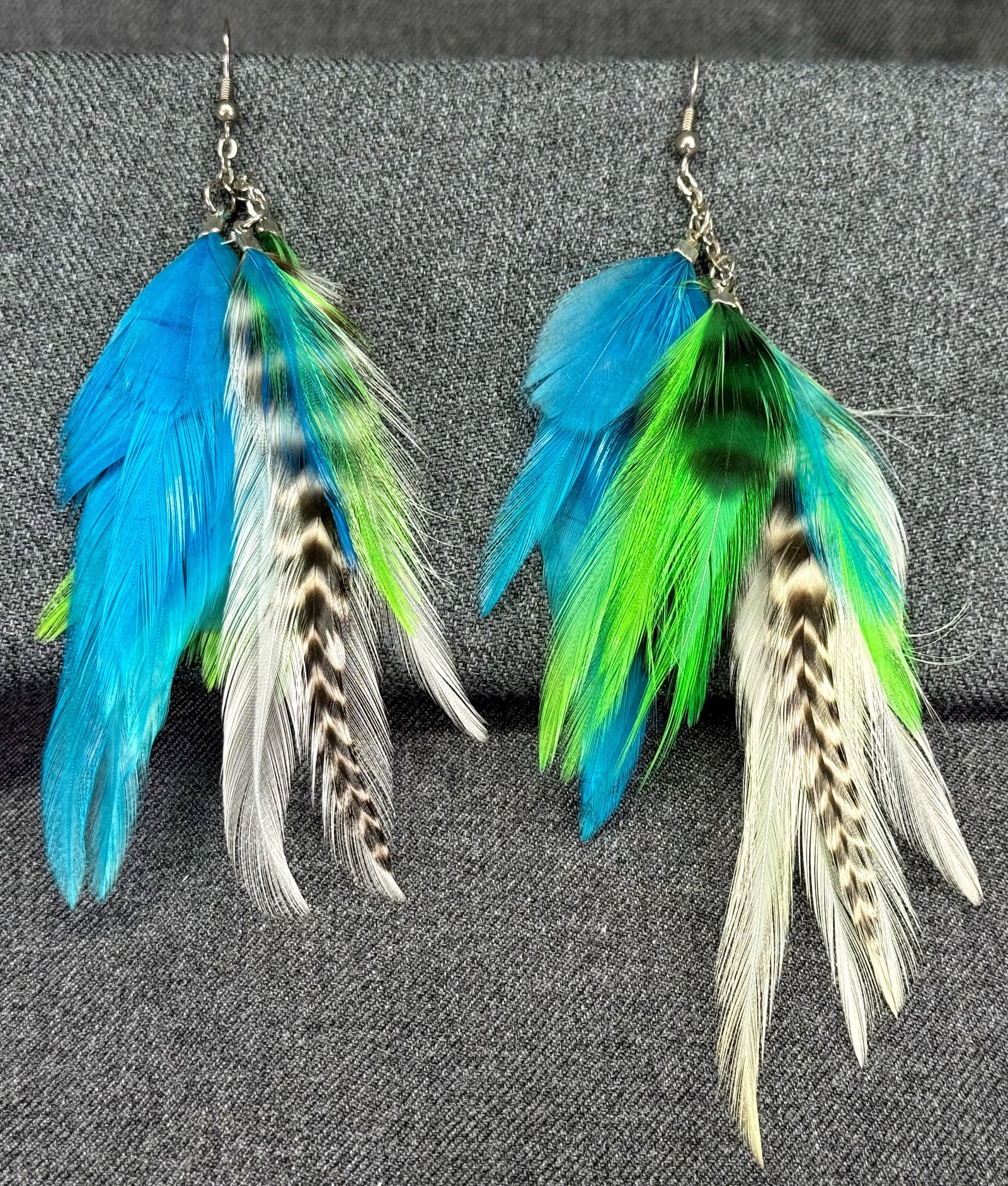 Vintage Southwestern style feathers hook earrings: IN HOUSE FLAT SHIPPING & HANDLING COST WITHIN ALL THE U.S. : 7 To bypass LiveShipping, and use our In-House shipping service for 7 or shipping combined for multiple lots, plase select “Arrange Y