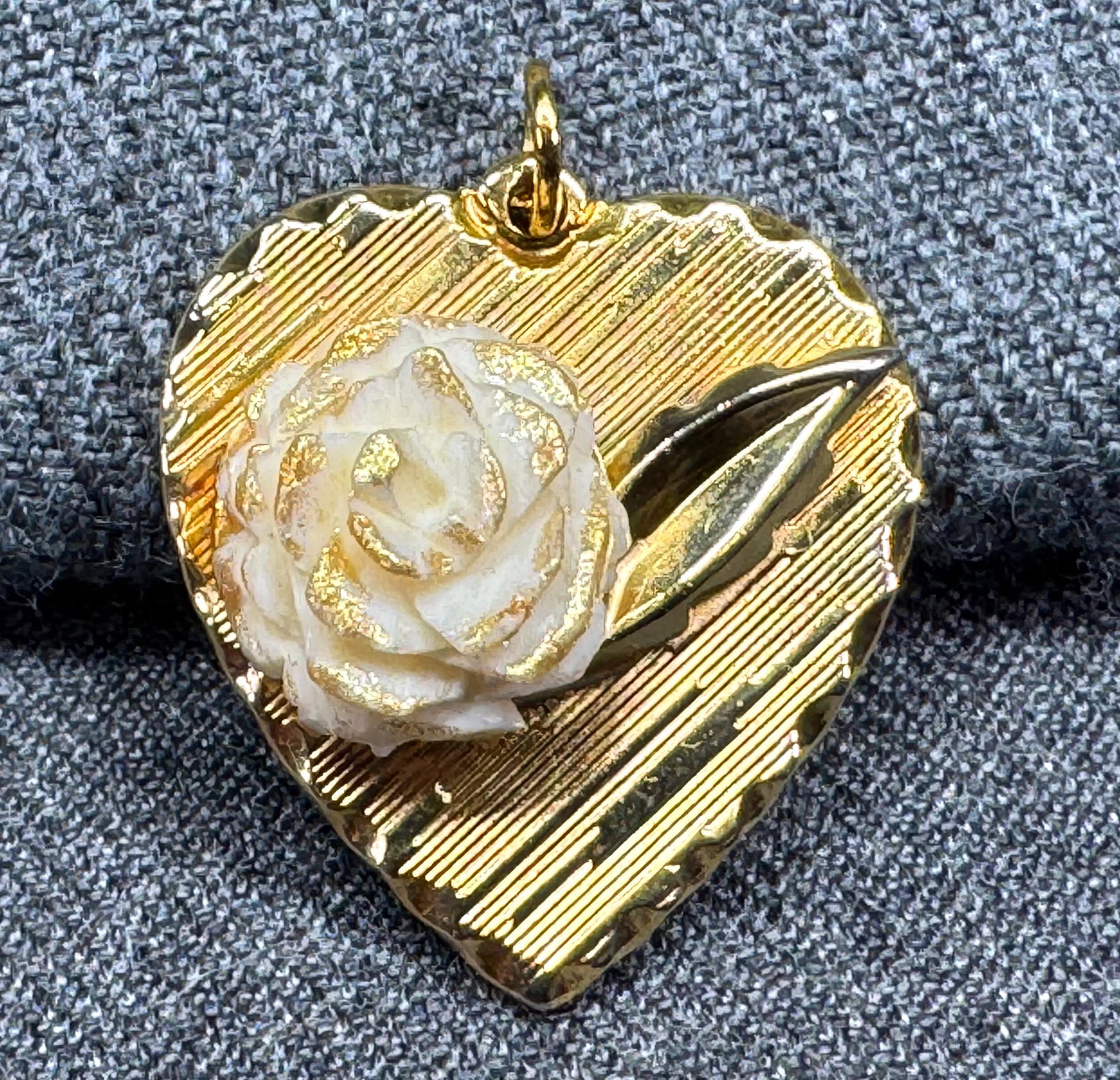 Vintage bone flower gold-toned heart shaped pendant. *d: Vintage bone flower gold-toned heart shaped pendant. Unmarked. For measures please refer to the pictures taken with a measuring tape. Weight: 6 Grams. IN HOUSE FLAT SHIPPING & HANDLING COST WITHIN ALL