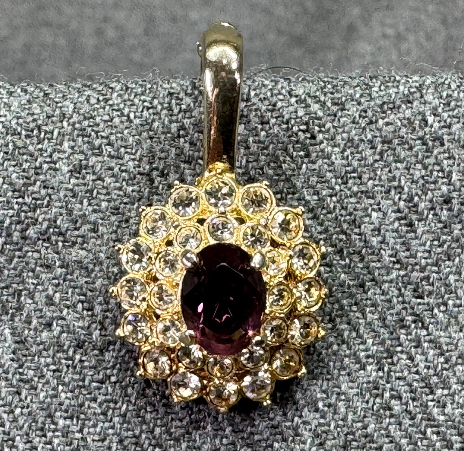 Vintage purple crystal & rhinestones pendant enhancer. Gold-tone. *f: Vintage purple crystal & rhinestones pendant enhancer. Gold-tone. Unmarked. For measures please refer to the pictures taken with a measuring tape. Weight: 4 Grams. IN HOUSE FLAT SHIPPING & HANDLING CO