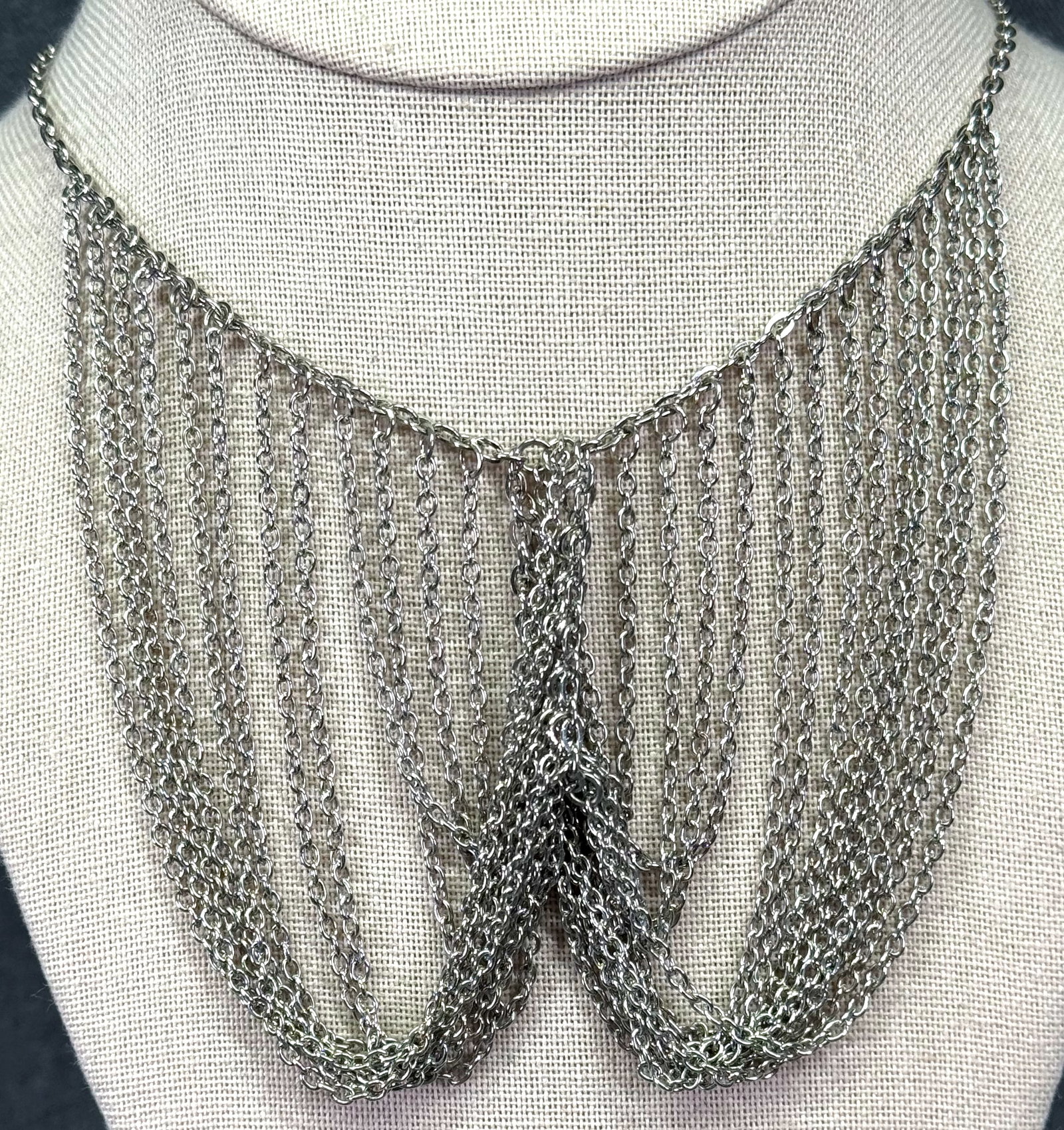 Vintage silver-toned chains waterfall necklace. *d: Vintage silver-toned chains waterfall necklace. Unmarked. For measures please refer to the pictures taken with a measuring tape. Weight: 28 Grams. IN HOUSE FLAT SHIPPING & HANDLING COST WITHIN ALL THE
