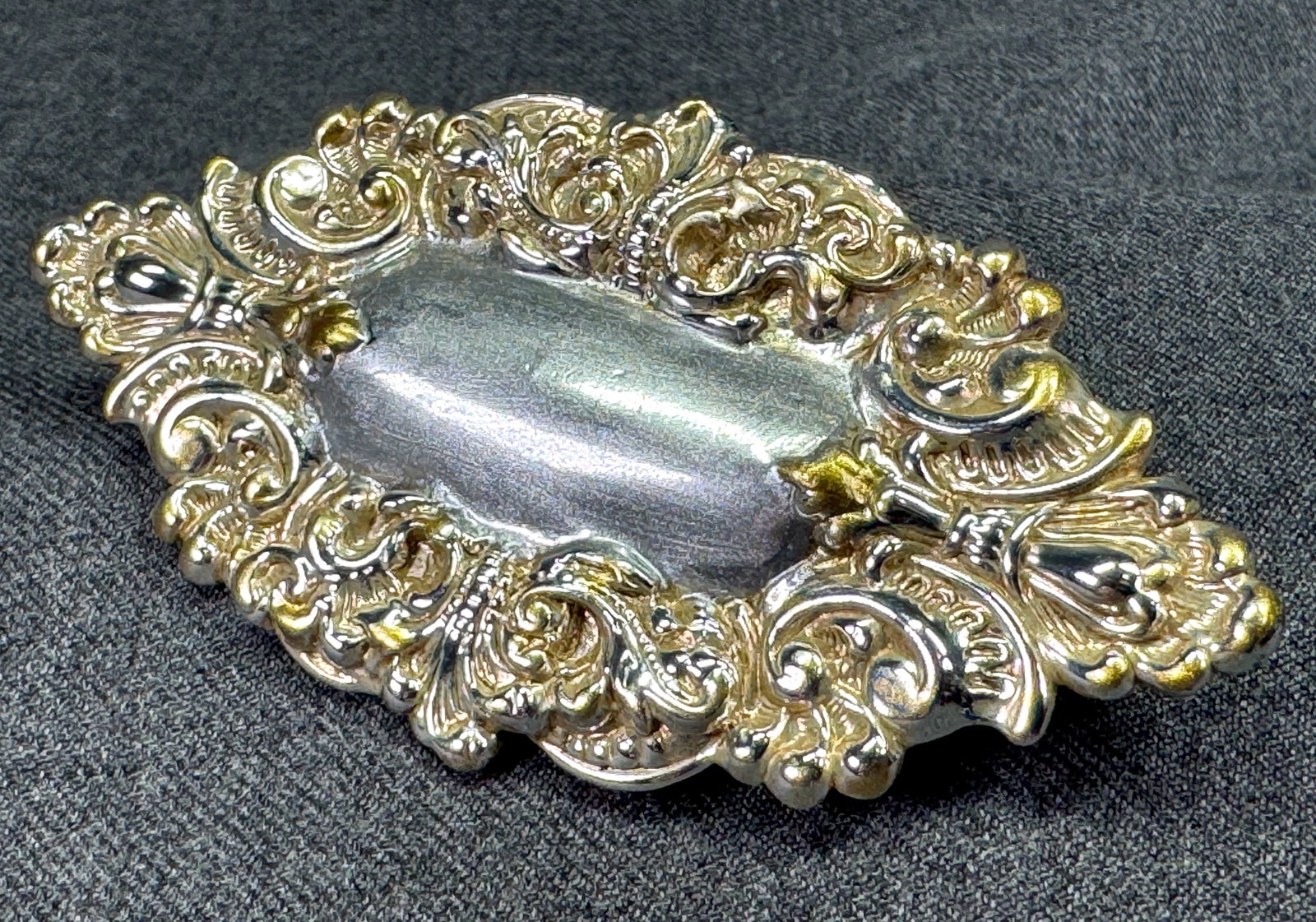 Vintage golden & silver enamel lage floral brooch pin *B: Vintage golden & silver enamel lage floral brooch pin. Unmarked. For measures please refer to the pictures taken with a measuring tape. Weight: 39 Grams. IN HOUSE FLAT SHIPPING & HANDLING COST WITHIN 