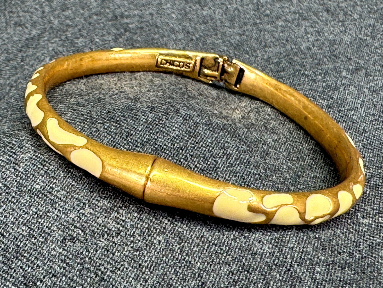 Vintage Chico's Bamboo Motif Clamper Bracelet. *f: Vintage Chico's Bamboo Motif Clamper Bracelet. Gold-tone & Creamy Enamel. For measures please refer to the pictures taken with a measuring tape. Weight: 23 Grams. IN HOUSE FLAT SHIPPING & HANDLING COS
