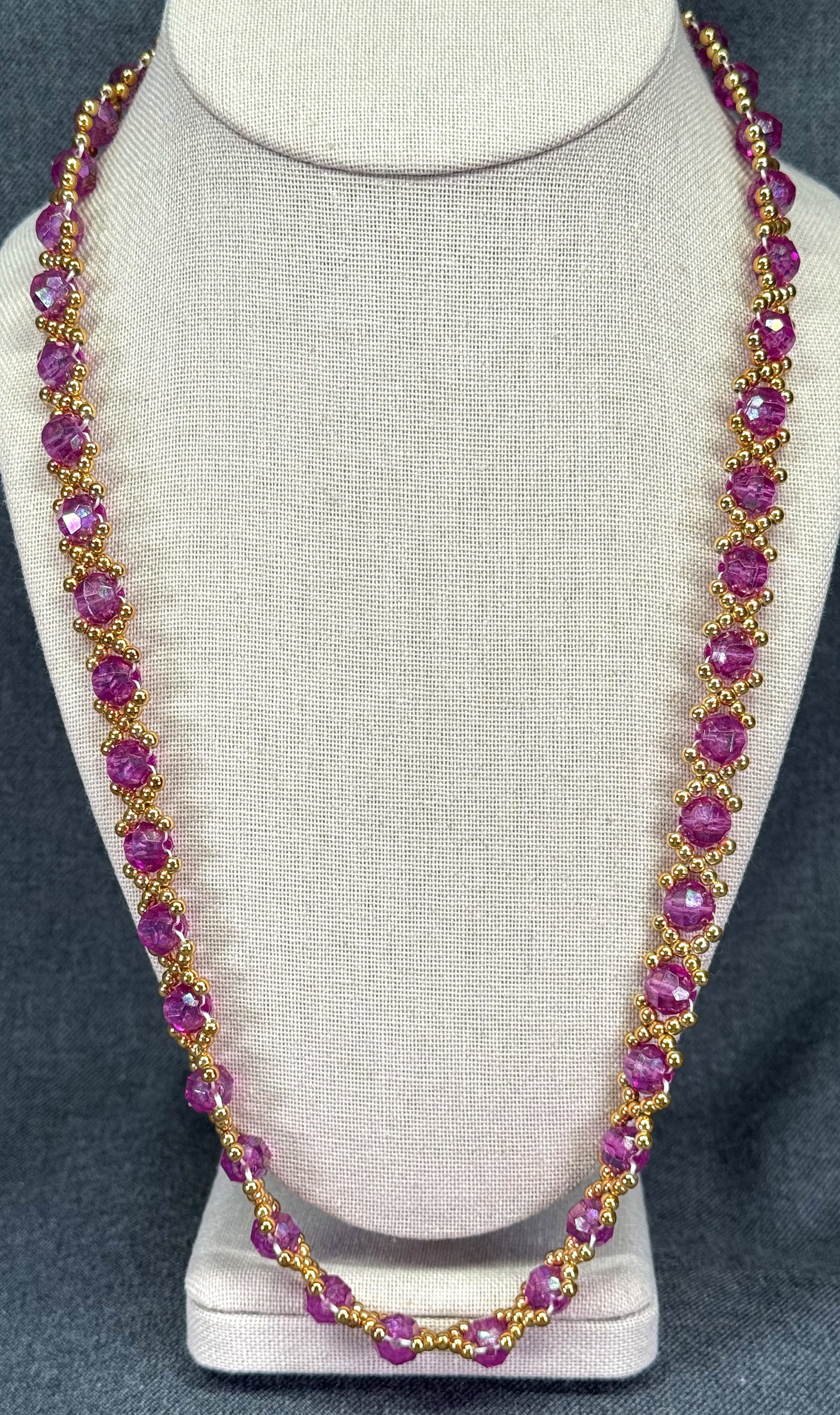 Vintage AB purple plastic & gold-toned beads woven necklace: IN HOUSE FLAT SHIPPING & HANDLING COST WITHIN ALL THE U.S. : 7 To bypass LiveShipping, and use our In-House shipping service for 7 or shipping combined for multiple lots, plase select “Arrange Y