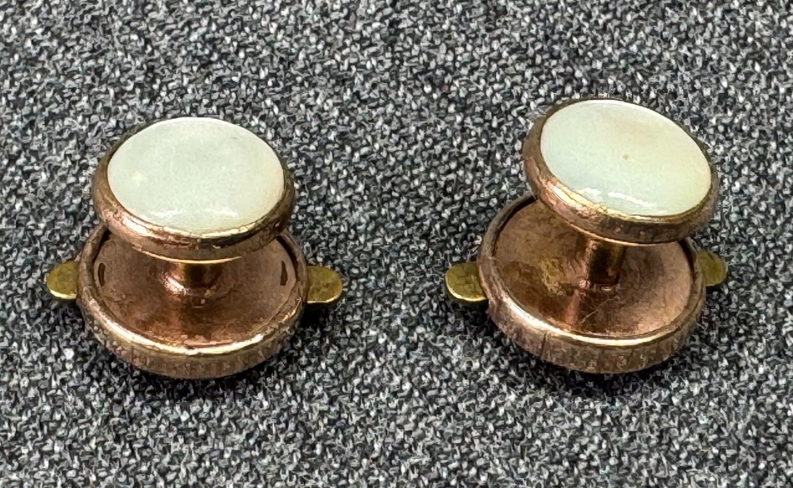Antique inlay mother of pearl gold-filled clergy collar stud buttons. Lot of 2 *b: Antique inlay mother of pearl gold-filled clergy collar stud buttons. Lot of 2. Unmarked . For measures please refer to the pictures taken with a measuring tape. Weight: 3 Grams. IN HOUSE FLAT SHIPPIN