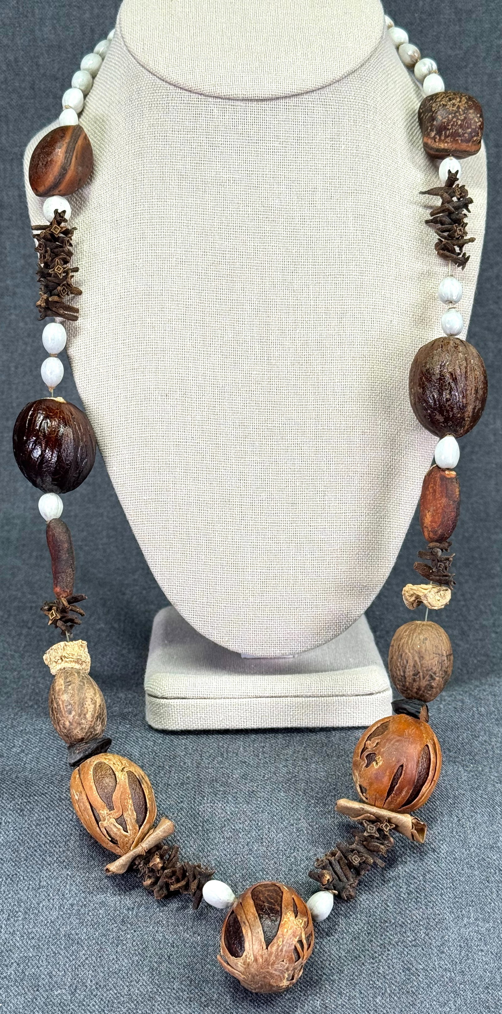 Vintage ethnic seed beads necklace: IN HOUSE FLAT SHIPPING & HANDLING COST WITHIN ALL THE U.S. : 7 To bypass LiveShipping, and use our In-House shipping service for 7 or shipping combined for multiple lots, please select “Arrange 