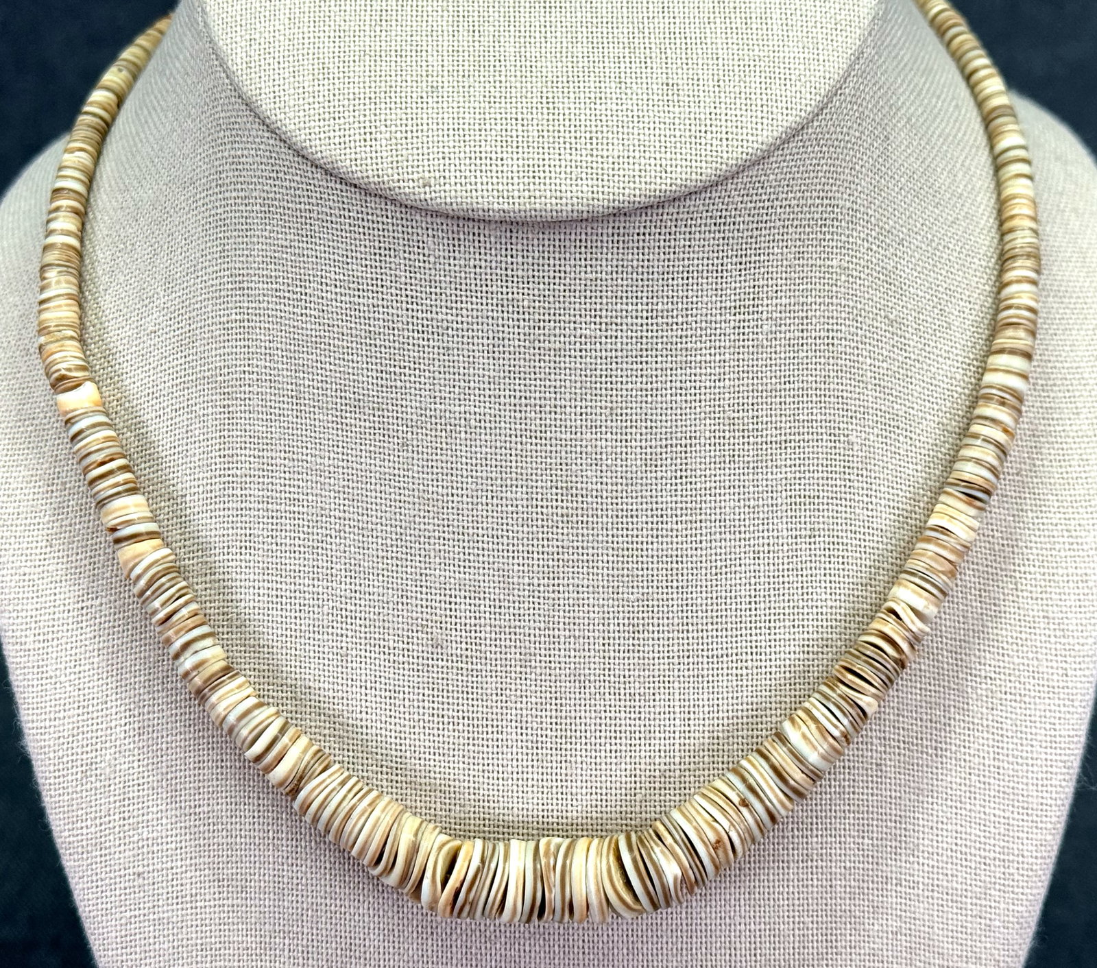 Vintage Native American Graduated Clam Shell Disc Heishi Bead Necklace. *L: Vintage Native American Graduated Clam Shell Disc Heishi Bead Necklace. Unmarked. For measures please refer to the pictures taken with a measuring tape. Weight: 25 Grams. IN HOUSE FLAT SHIPPING & HAND