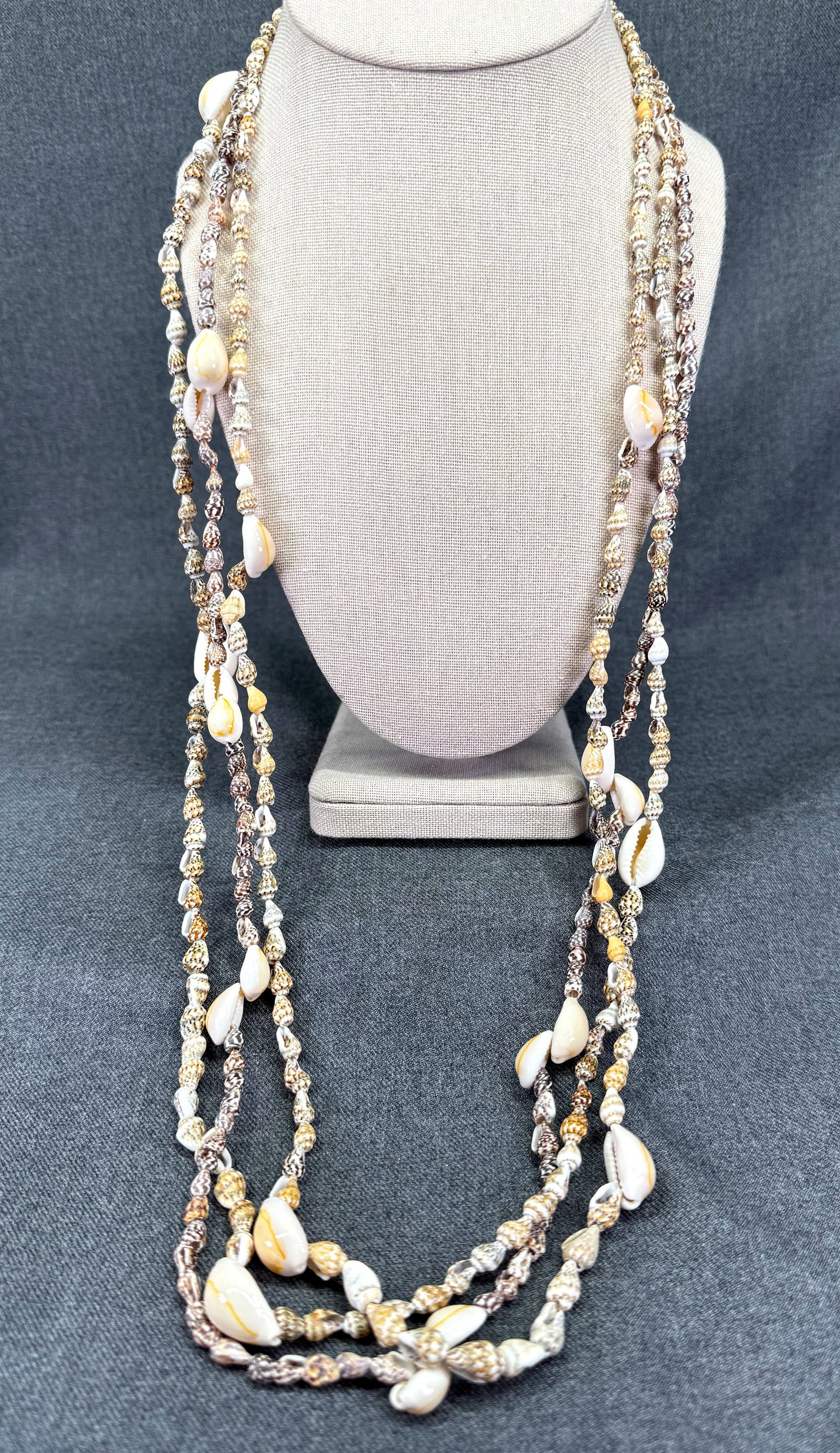 Vintage Hawaiian shell necklace Lei. Lot of 3. *L: Vintage Hawaiian shell necklace Lei. Lot of 3. Unmarked. For measures please refer to the pictures taken with a measuring tape. Weight: 42 Grams. IN HOUSE FLAT SHIPPING & HANDLING COST WITHIN ALL THE 