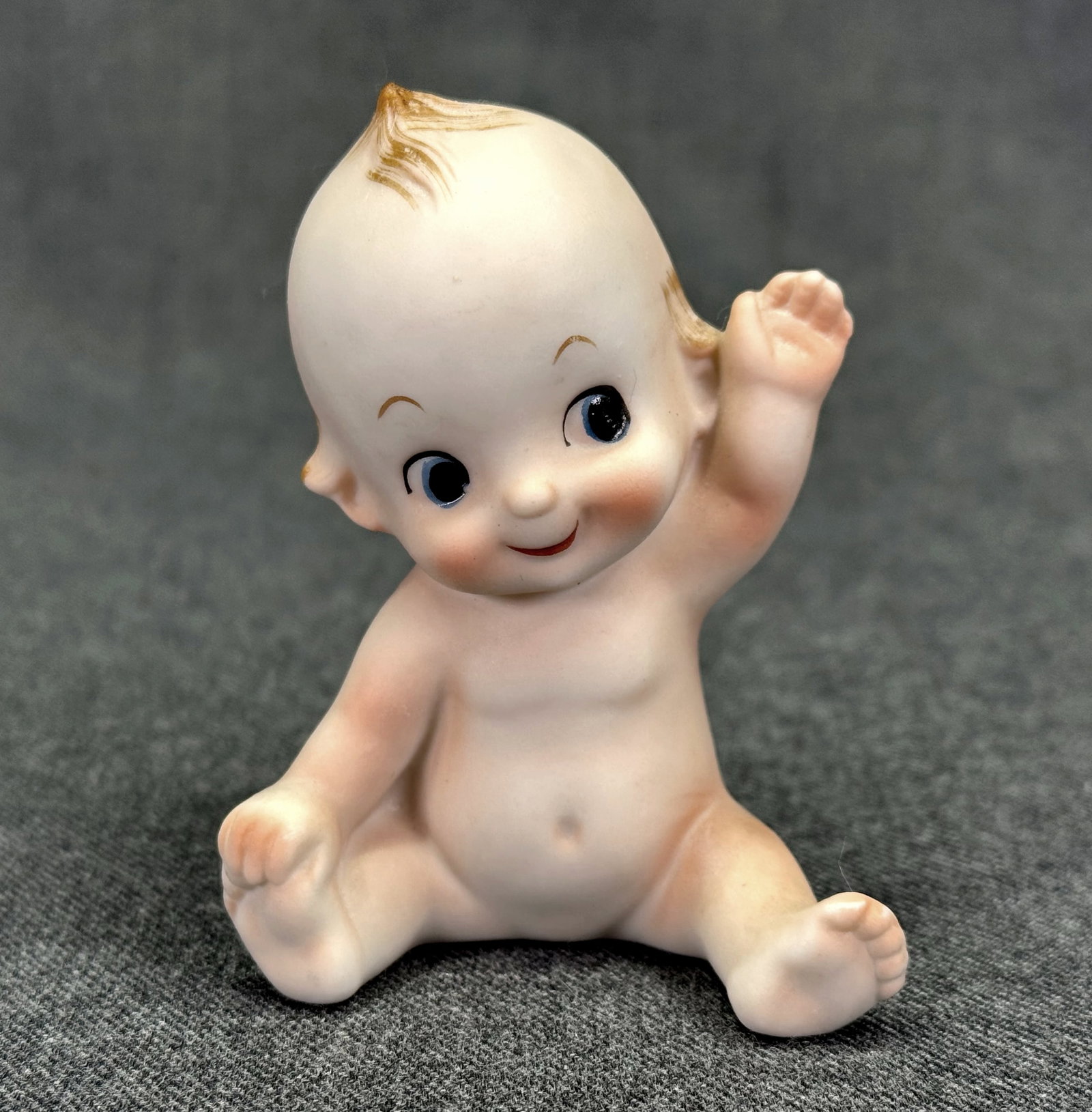 Vintage Bisque Porcelain Kewpie Doll Figurine, Sitting & Waving Pose. *L: Vintage Bisque Porcelain Kewpie Doll Figurine, Sitting & Waving Pose. Unmarked For measures please refer to the pictures taken with a measuring tape. Weight:45 Grams. IN HOUSE FLAT SHIPPING & HANDLING