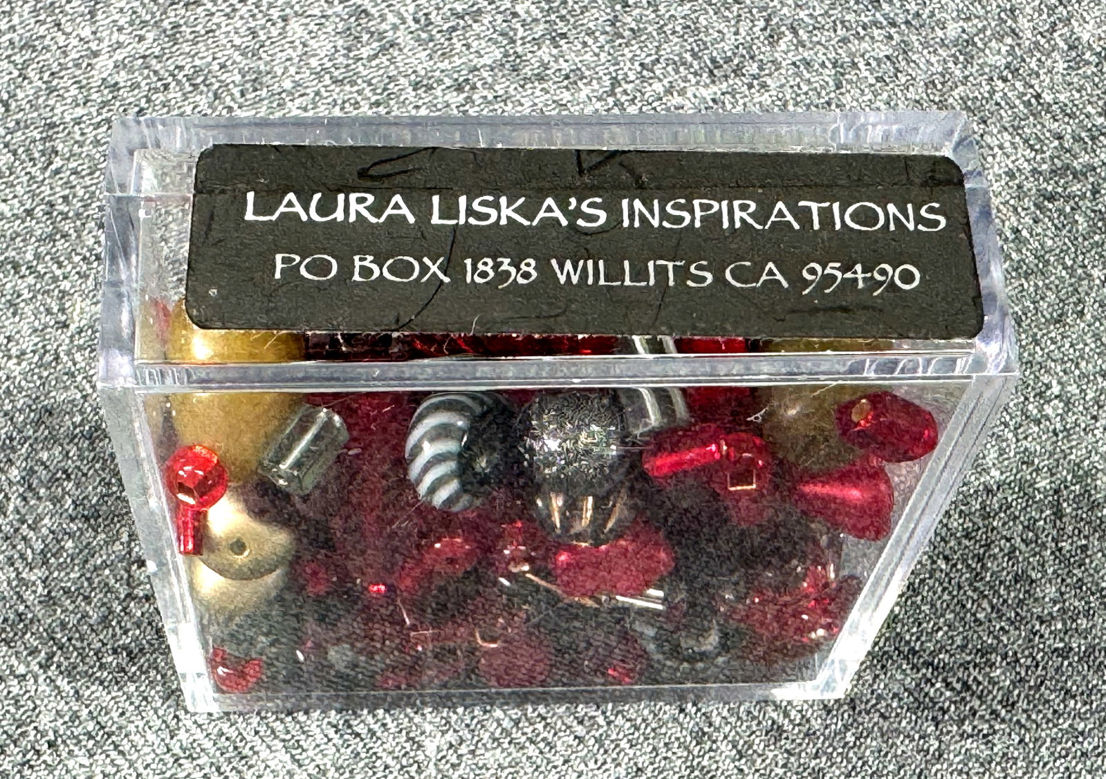 Vintage Laura Liska Inspirations "Dragon" Curated Bead Mix Box. Sealed. *L: Vintage Laura Liska Inspirations "Dragon" Curated Bead Mix Box. Sealed . For measures please refer to the pictures taken with a measuring tape. Weight: 7 Grams. IN HOUSE FLAT SHIPPING & HANDLING COST 