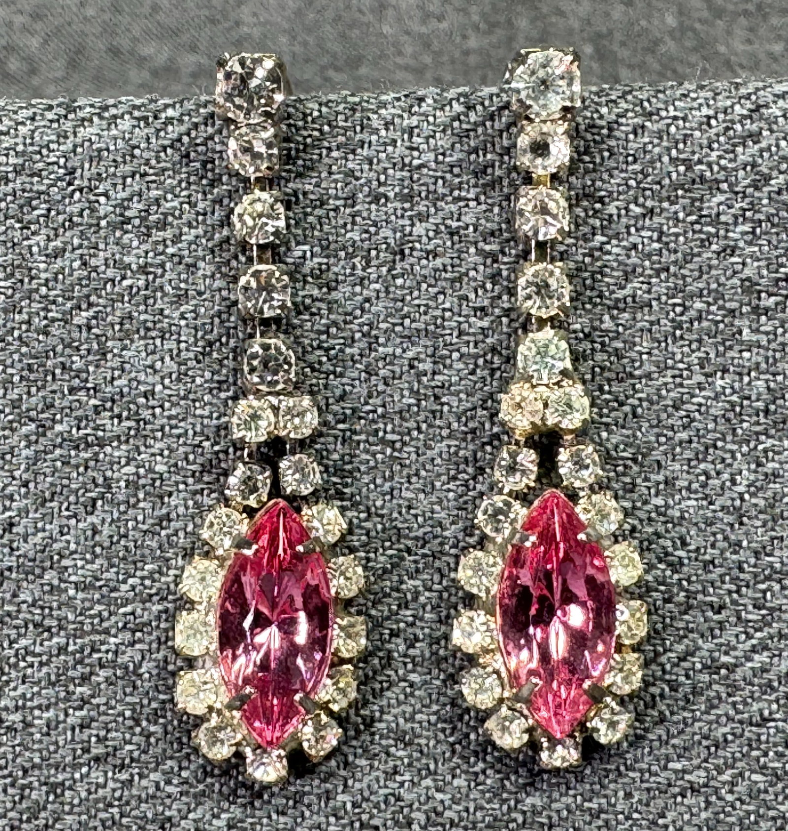 Vintage Pink Marquise Clear Crystal Halo Drop Stud Earrings. Silver-Tone. *i: VVintage Pink Marquise Clear Crystal Halo Drop Stud Earrings. Silver-Tone. Unmarked. For measures please refer to the pictures taken with a measuring tape. Weight: 10 Grams. IN HOUSE FLAT SHIPPING & H
