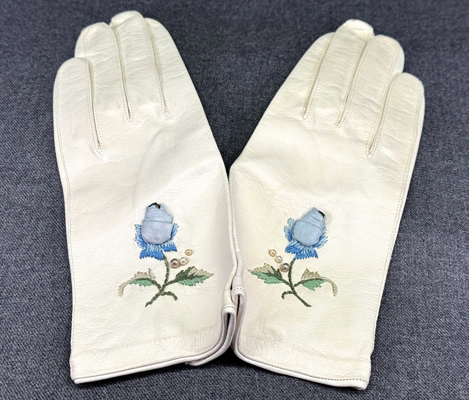 Vintage French Lionel Legrand Marshall Fields floral white leather gloves. Unused. *i (1 of 9)