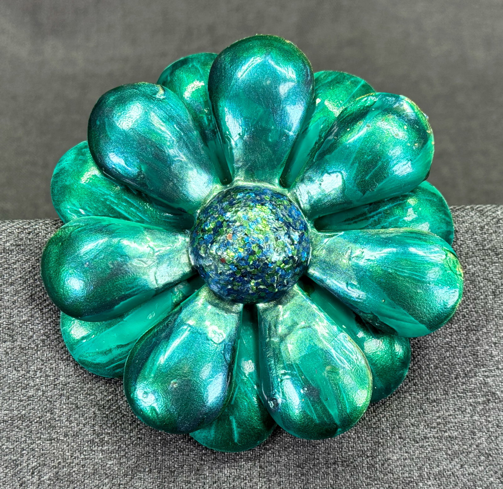 Vintage 1960s Flower Power Iridescent Metallic Teal Enamel Flower Brooch. 3" . *K: Vintage 1960s Iridescent Metallic Teal Enamel Flower Brooch. 3" Layered Daisy. Later artist paint intervention. Unmarked. For measures please refer to the pictures taken with a measuring tape. Weight: