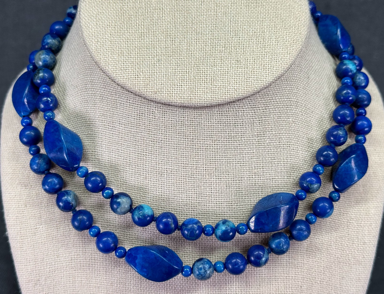 Vintage Southwestern Style Blue Demin Sodalite Stone Beaded Necklace. *i (1 of 6)