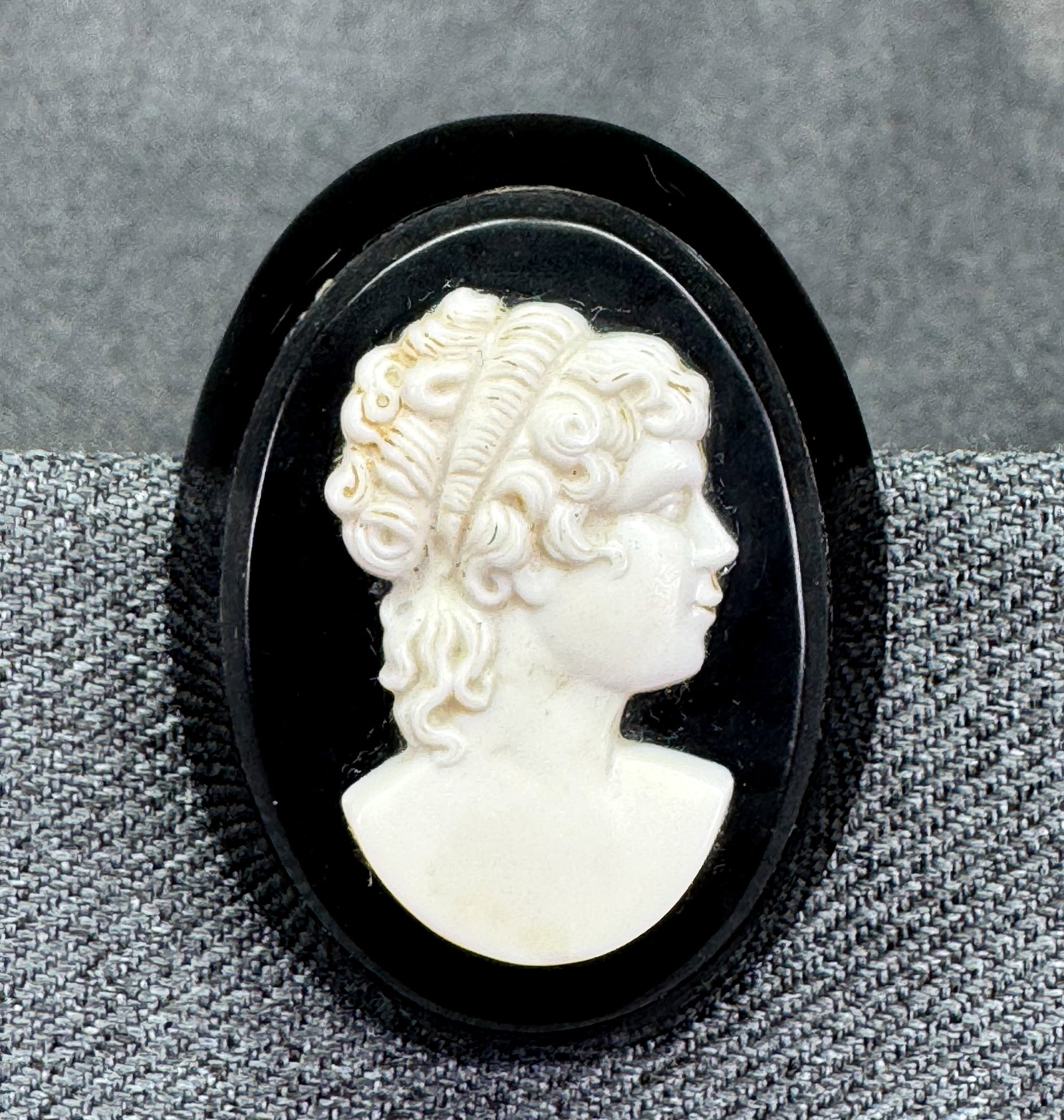 Vintage Victorian Revival Black & White Celluloid Cameo Brooch Pin. *g (1 of 4)
