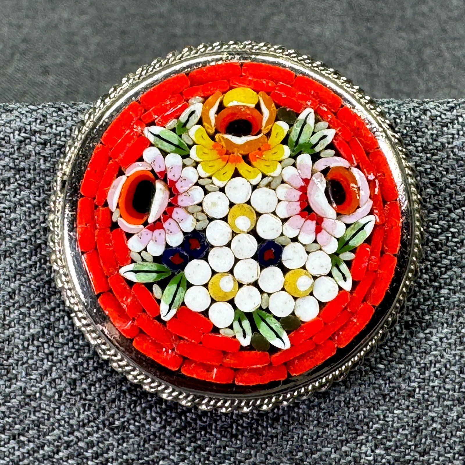 Vintage Italian Micro Mosaic Pink Floral Oval Brooch Pin. Silver-tone setting. *K: Vintage Italian Micro Mosaic Pink Floral Oval Brooch Pin. Silver-tone setting. Unmarked. For measures please refer to the pictures taken with a measuring tape. Weight: 19 Grams IN HOUSE FLAT SHIPPING 