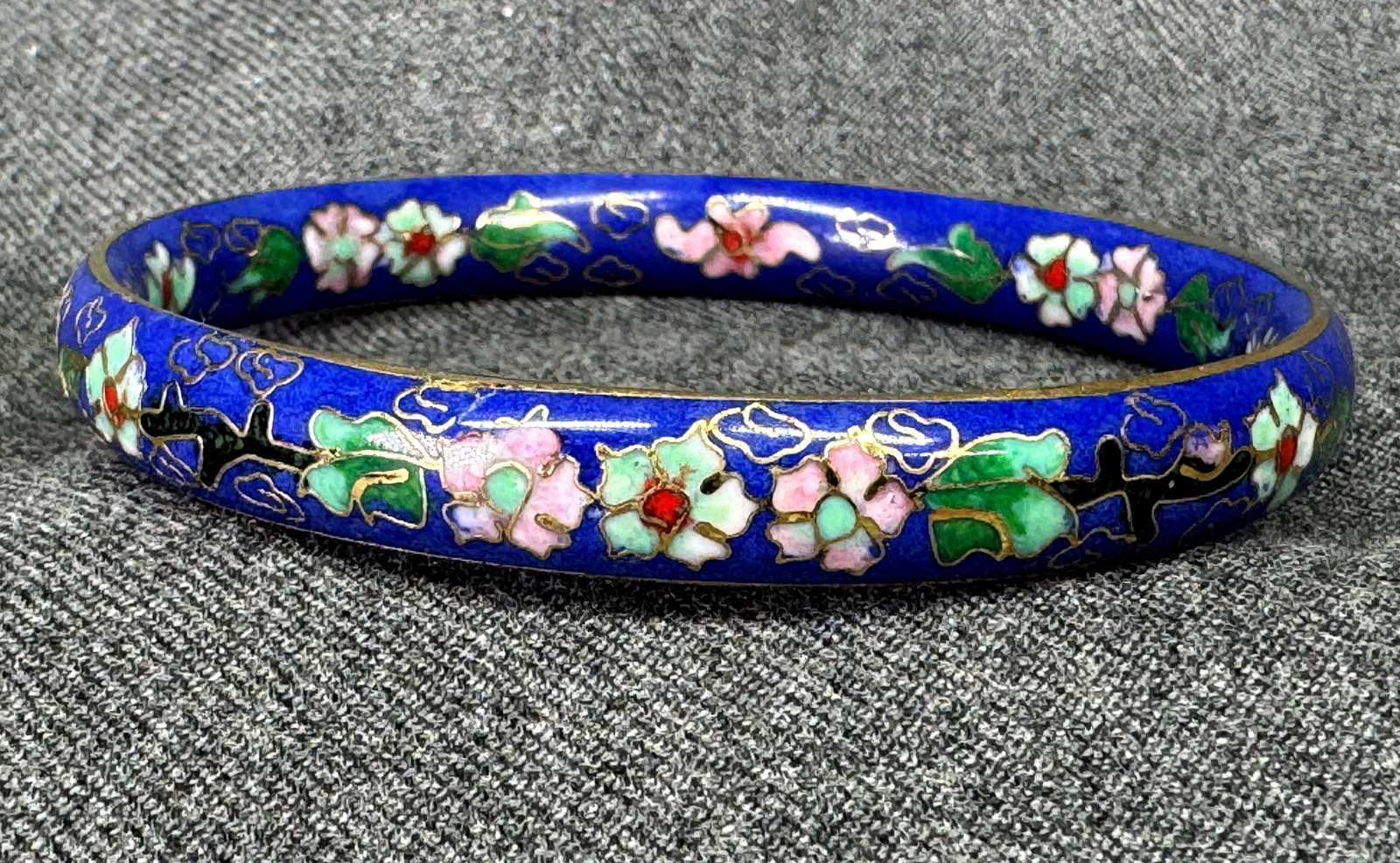 Vintage closionne floral bracelet bangle. *c