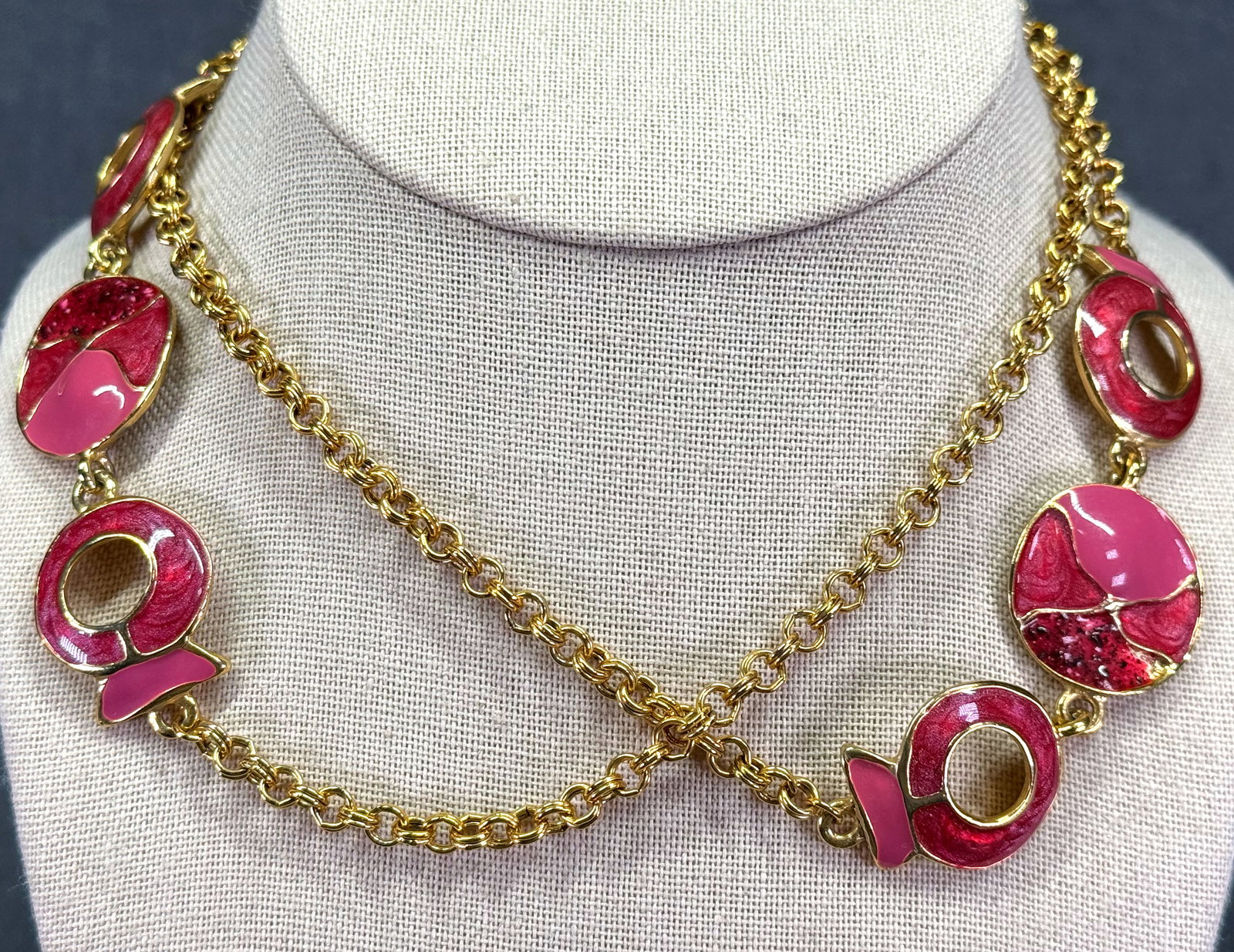 Vintage 90s station necklace. Pinky Enamel gold-toned metal. *e