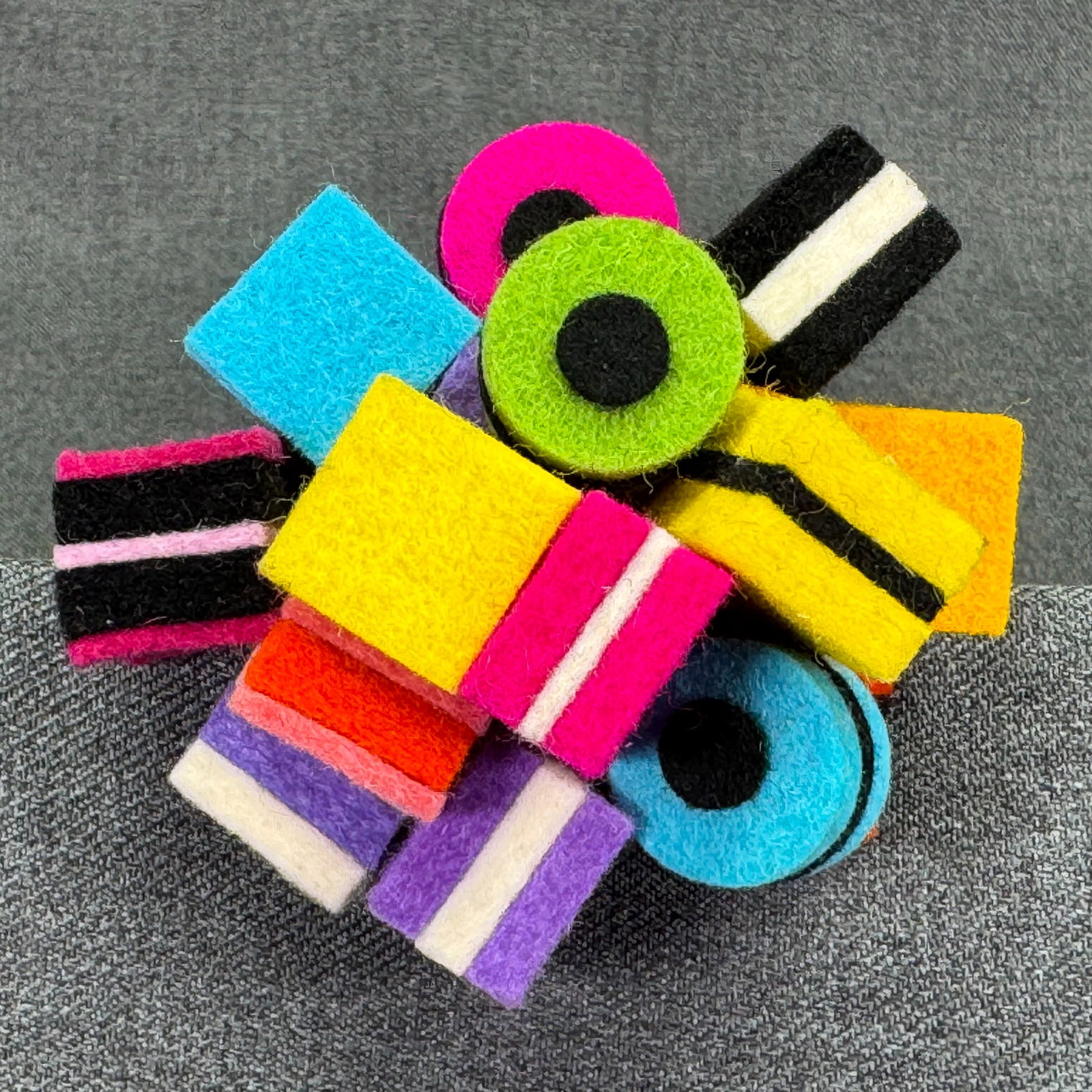 Danielle Gori-Montanelli Large Felt Licorice Brooch. *K (1 of 7)