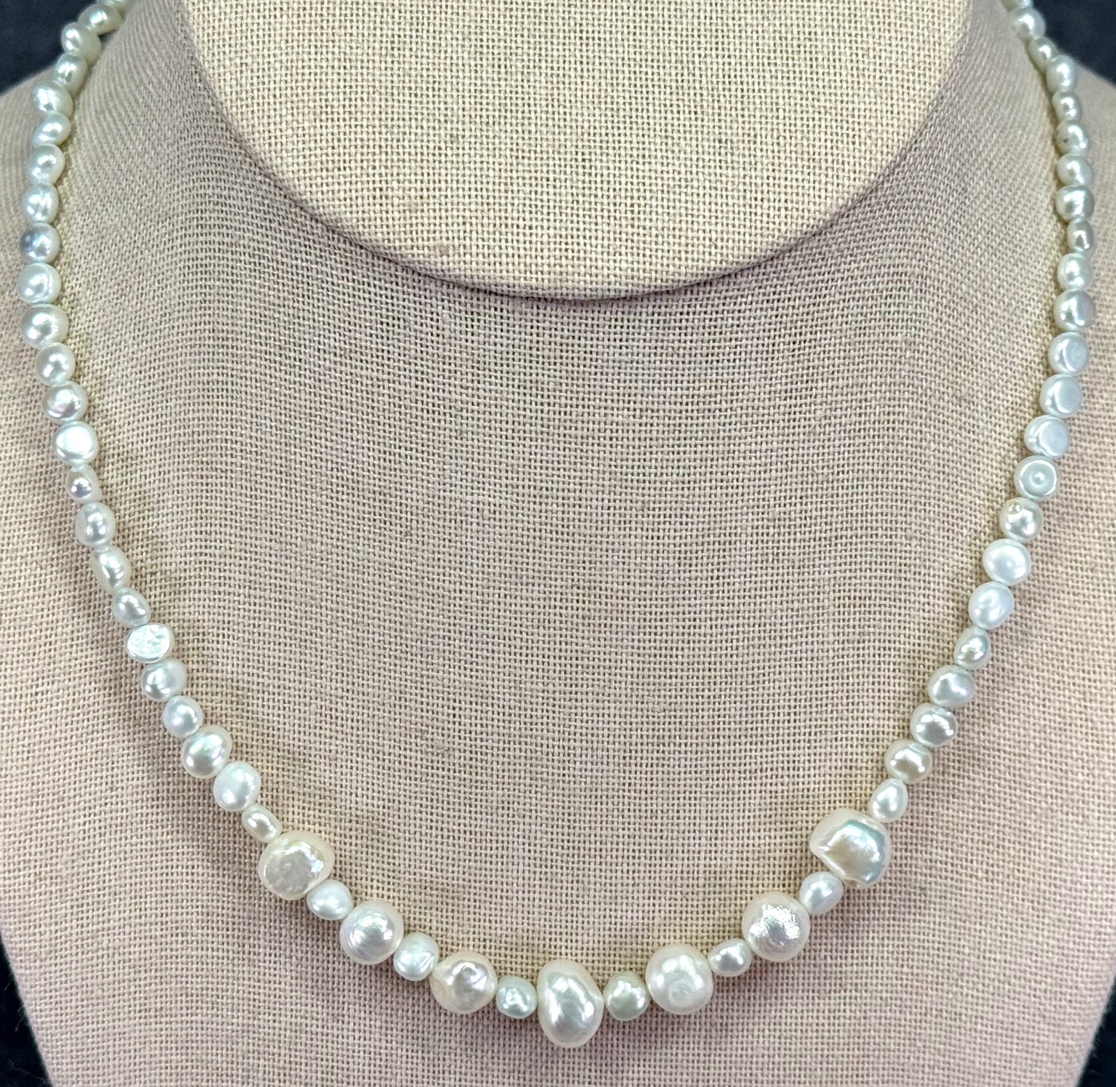 Vintage baroque pearls beaded necklace. *e: Vintage baroque pearls beaded necklace. Unmarked. For measures please refer to the pictures that were taken with a measuring tape. Weight:15 Grams. IN HOUSE FLAT SHIPPING & HANDLING COST WITHIN ALL TH