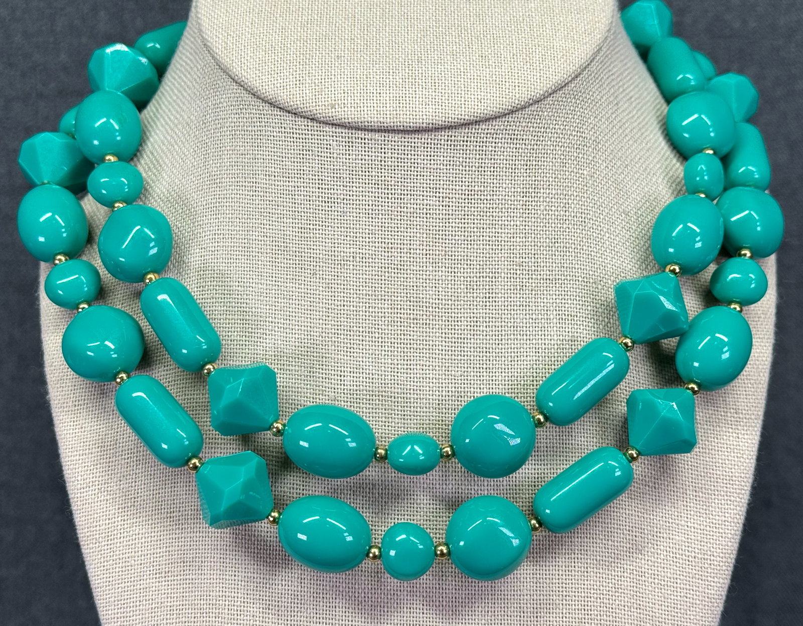 Vintage Monet turquoise teal plastic & gold-toned beaded necklace. *c: Vintage Monet turquoise teal plastic & gold-toned beaded necklace. Marked. For measures please refer to the pictures taken with a measuring tape. Weight: 75 Grams. IN HOUSE FLAT SHIPPING & HANDLING CO