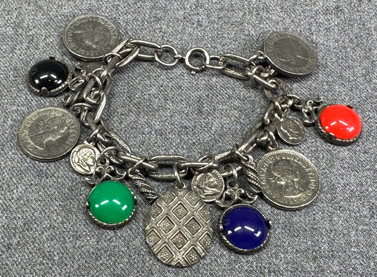 Vintage coins & lucite cabs charms chain bracelet. *e