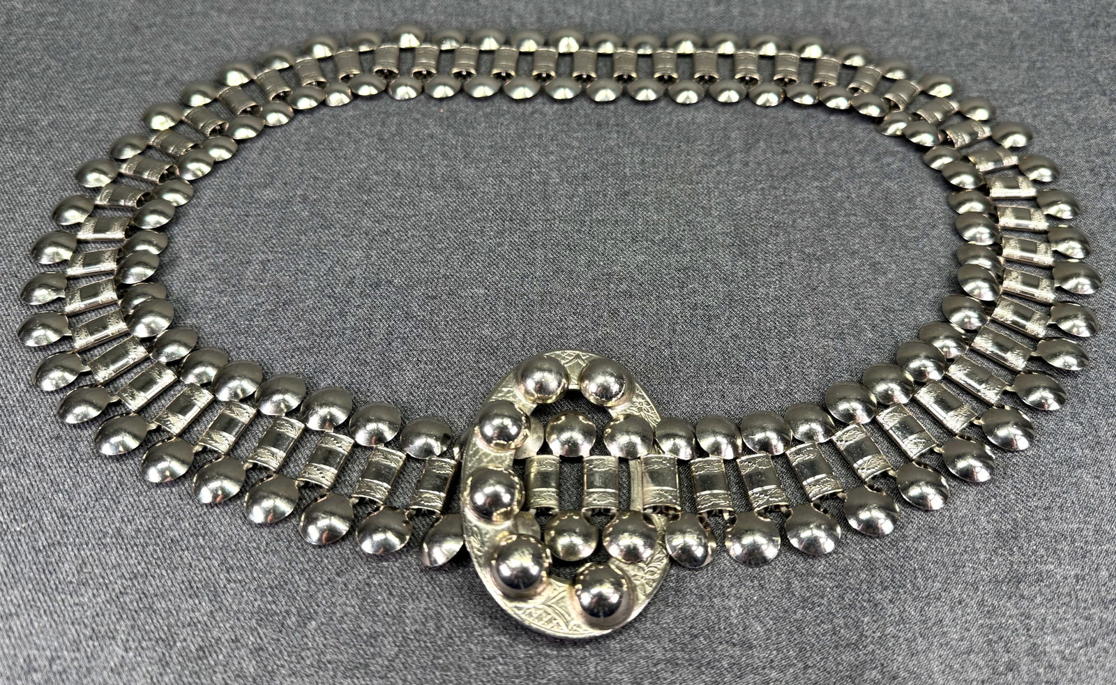 Vintage Art Deco Machine Age Style Book Chain Link Belt. Oval Studded Buckle. Silver-Tone. *i