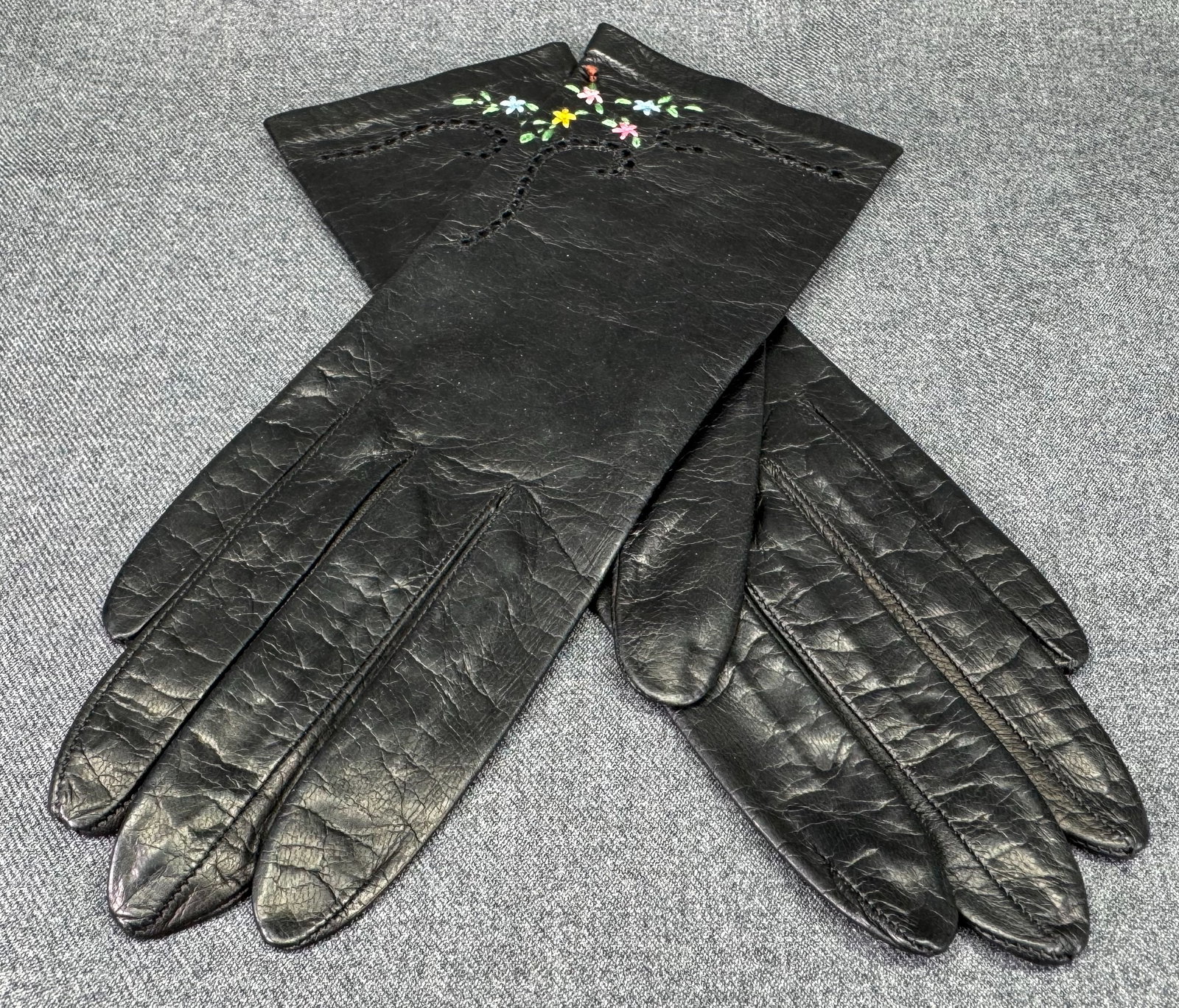 Vintage Hand Embroidered Floral Cutout Black Leather Gloves . Unused. *i (1 of 5)