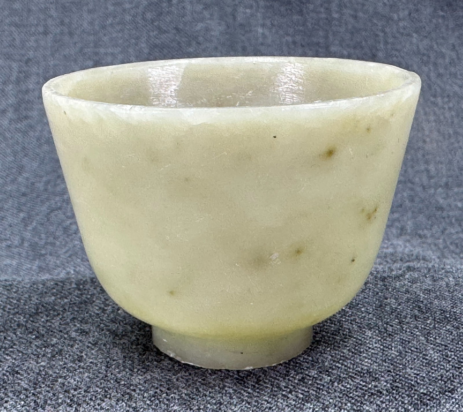 Chinese celadon jade cup. 19th - 20th century (1 of 8)