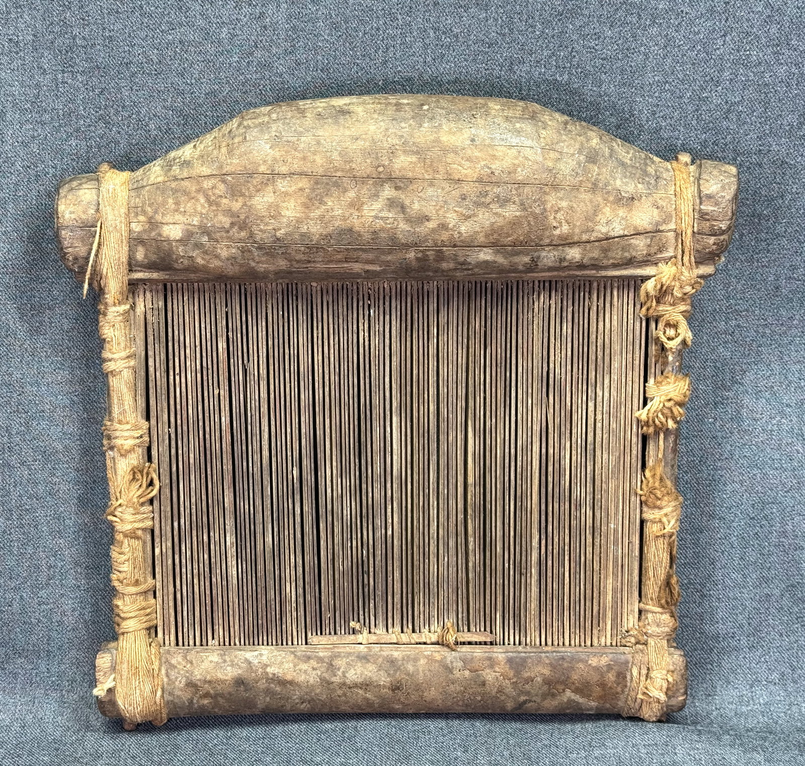 African Baule Ivory Coast Weaving Strip Loom Reed Beater. *g: African Baule Ivory Coast Weaving Strip Loom Reed Beater. Carved wood, fiber. For measures please refer to the pictures taken with a measuring tape. Weight: Grams. IN HOUSE FLAT SHIPPING & HANDLING CO
