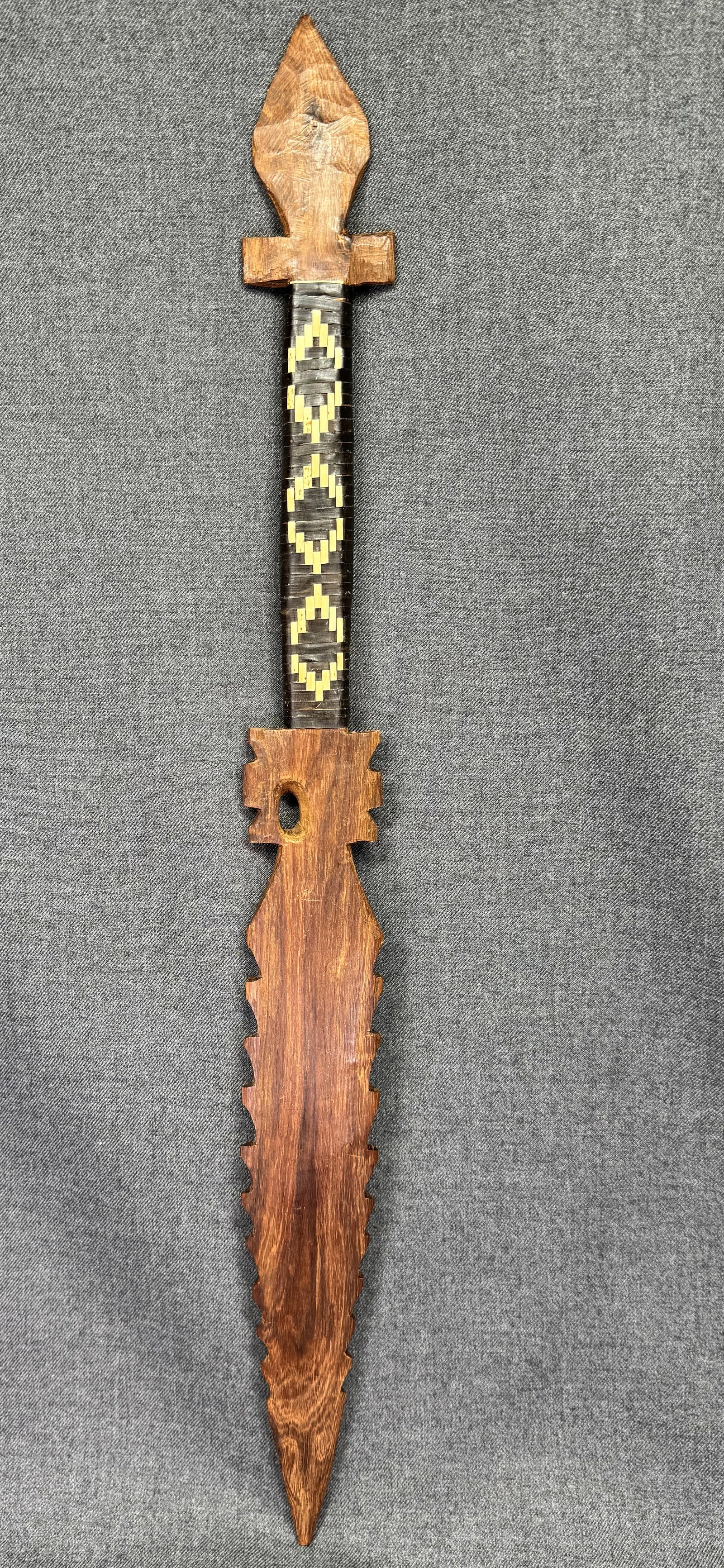 Amazonian Guahibo Club / Dagger. a