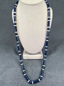 Vintage Trifari Navy Blue White Lucite Bead Necklace Unused With Tag *i