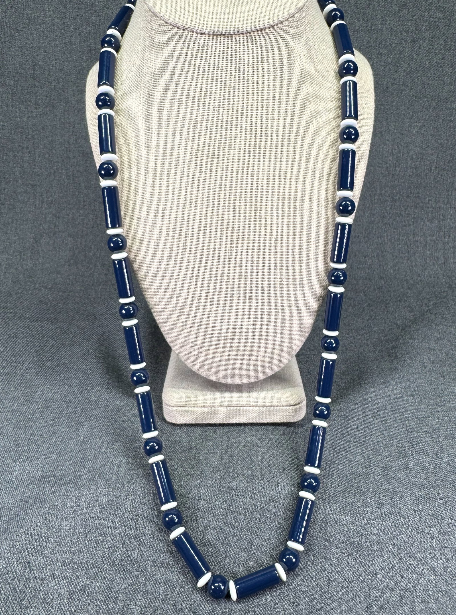 Vintage Trifari Navy Blue White Lucite Bead Necklace Unused With Tag *i