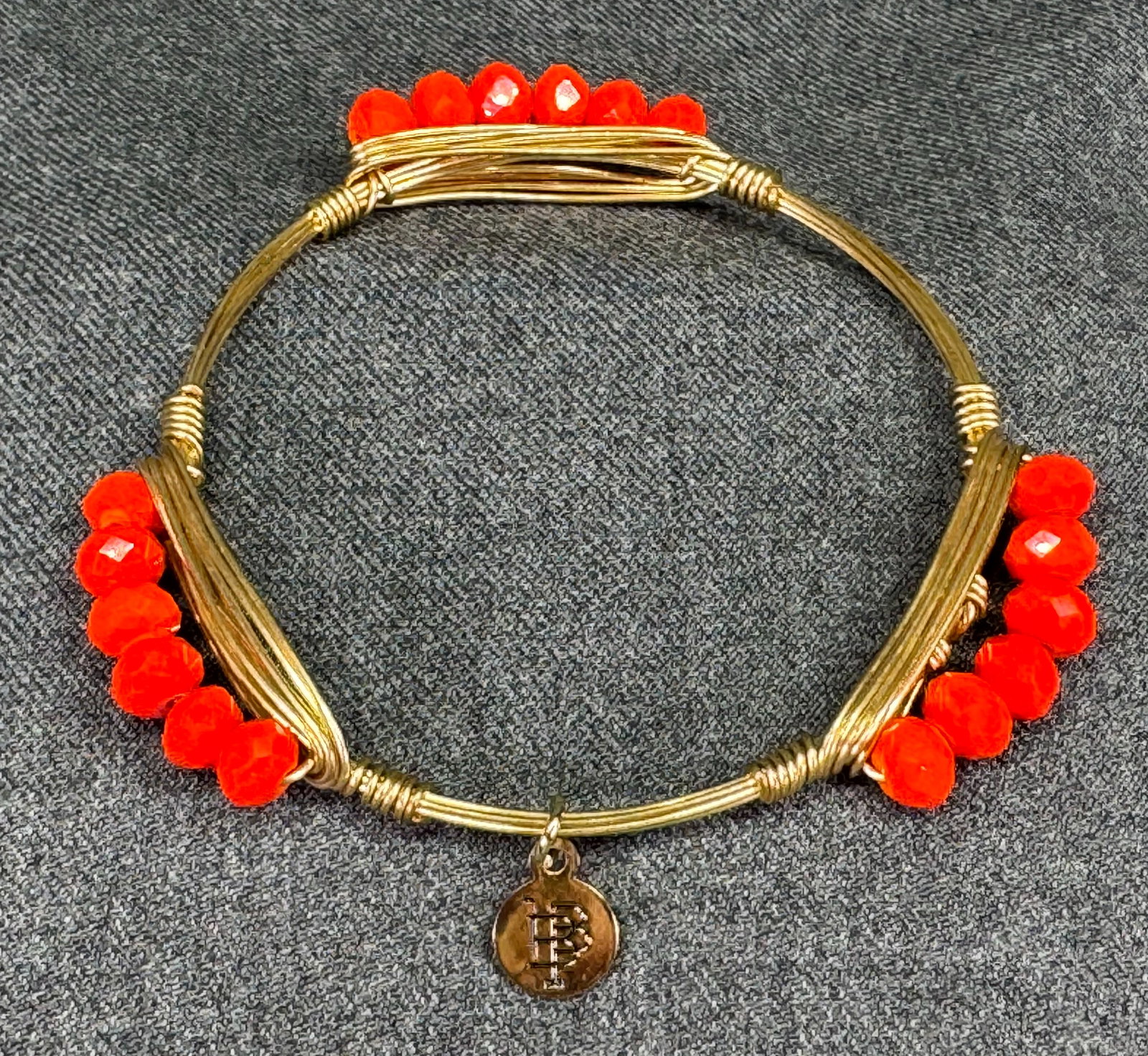 Bourbon and Boweties Bright Orange Beaded Wire Wrapped Bangle Bracelet. *i: Bourbon and Boweties Bright Orange Beaded Wire Wrapped Bangle Bracelet. Marked. For measures please refer to the pictures taken with a measuring tape. Weight: 23 Grams. IN HOUSE FLAT SHIPPING & HANDLI