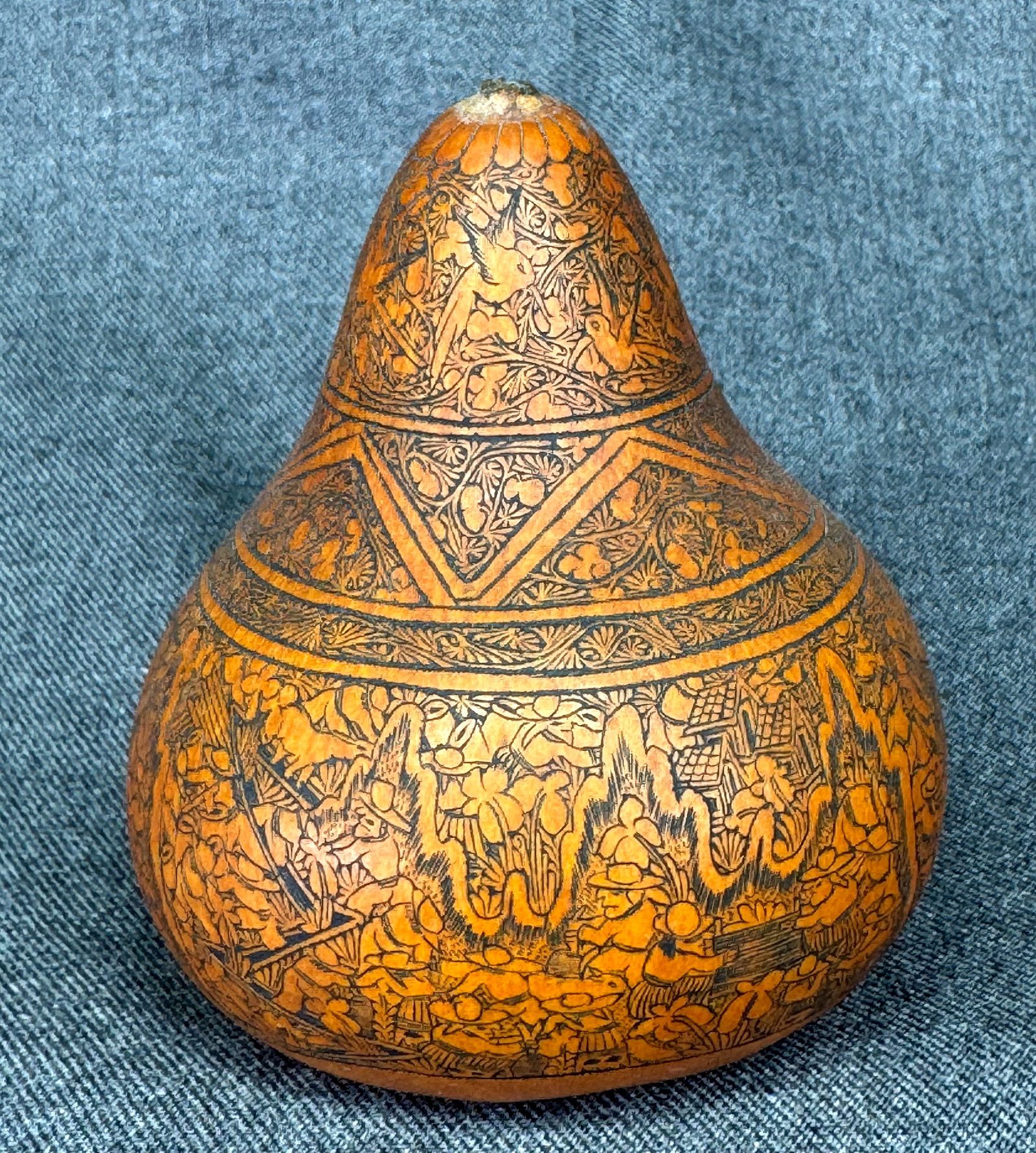 Vintage South American Peru “ Mate Burilado " . Carved Gourd. *c