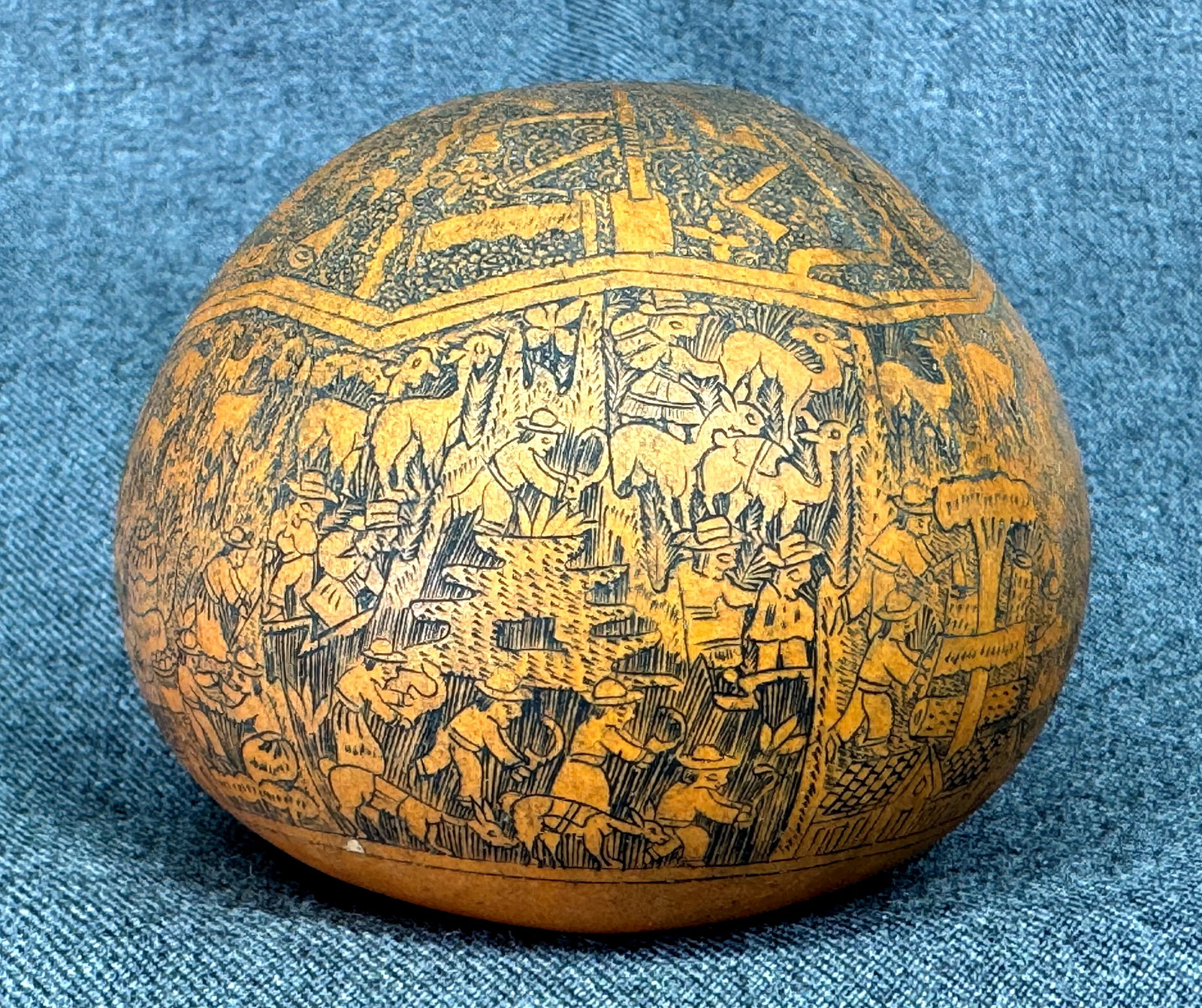 Vintage South American Peru “ Mate Burilado " . Carved Gourd. *c