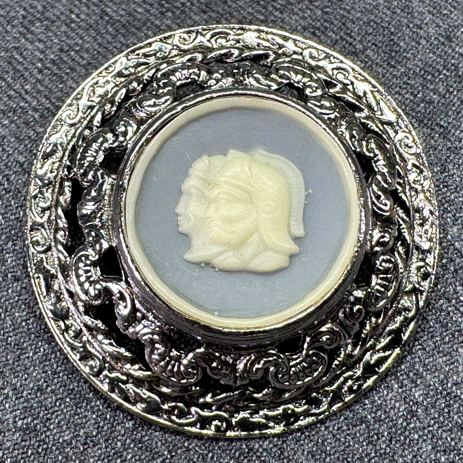 Vintage sky blue & white plastic cameo warriors brooch pin. Filigree silver-toned. *e: Vintage sky blue & white plastic cameo warriors brooch pin. Filigree silver-toned. Unmarked. For measures please refer to the pictures that were taken with a measuring tape. Weight: 12 Grams. IN HOUSE