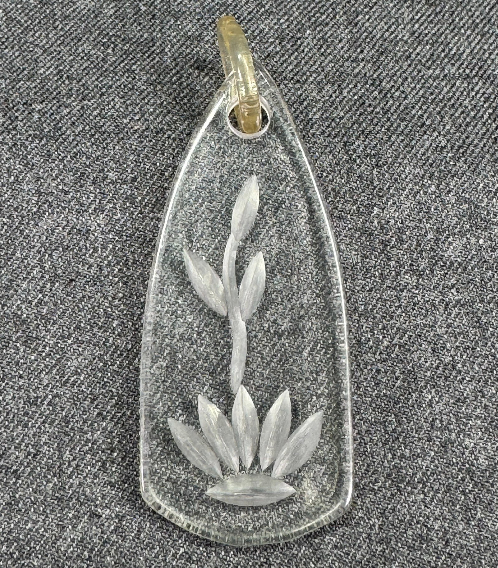 Vintage reverse carved flower clear lucite pendant: IN HOUSE FLAT SHIPPING & HANDLING COST WITHIN ALL THE U.S. : $7 To bypass LiveShipping, and use our In-House shipping service for $7 or shipping combined for multiple lots, please select “Arrang