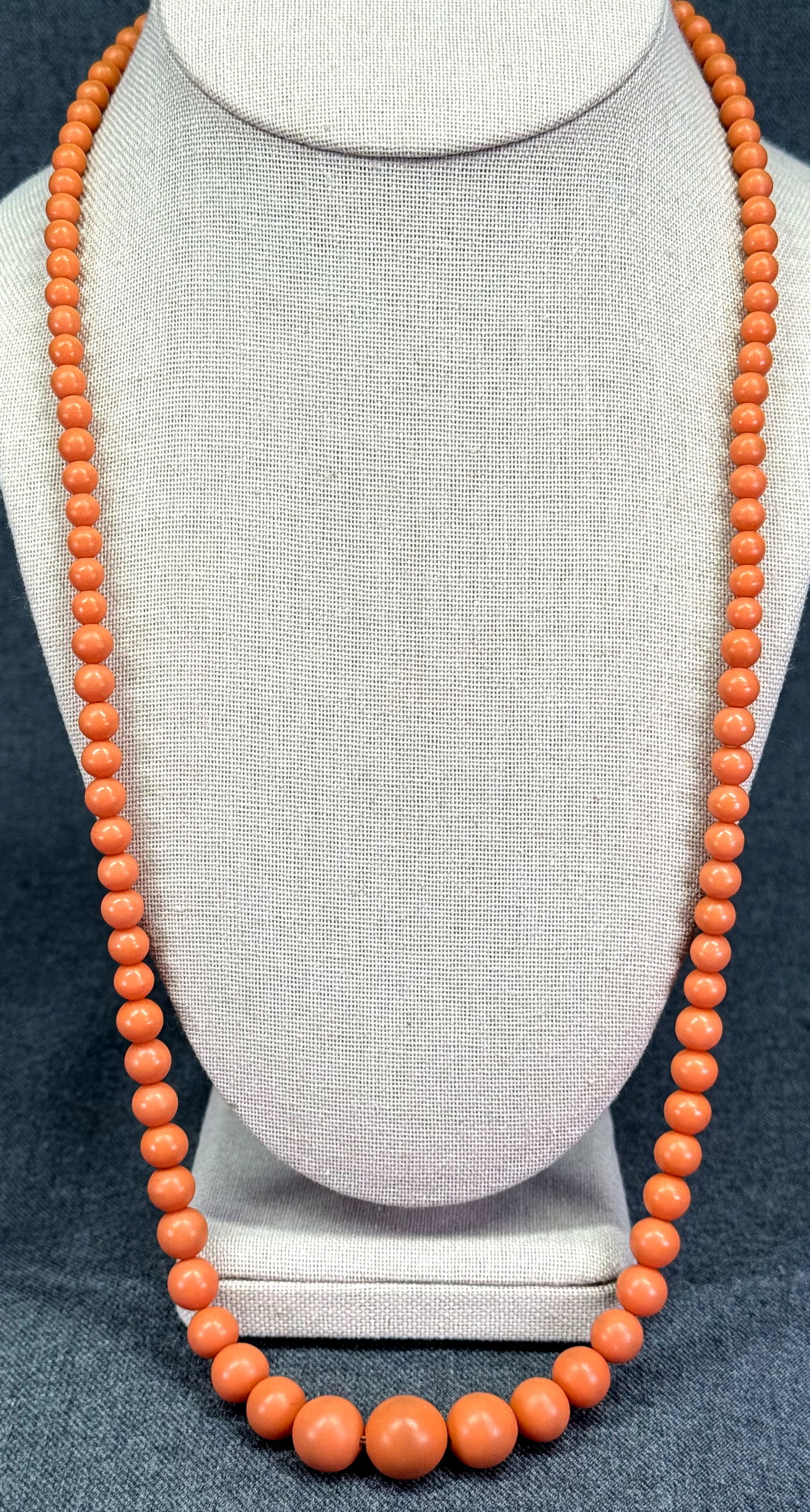 Vintage graduated coral galalith beads necklace. *e