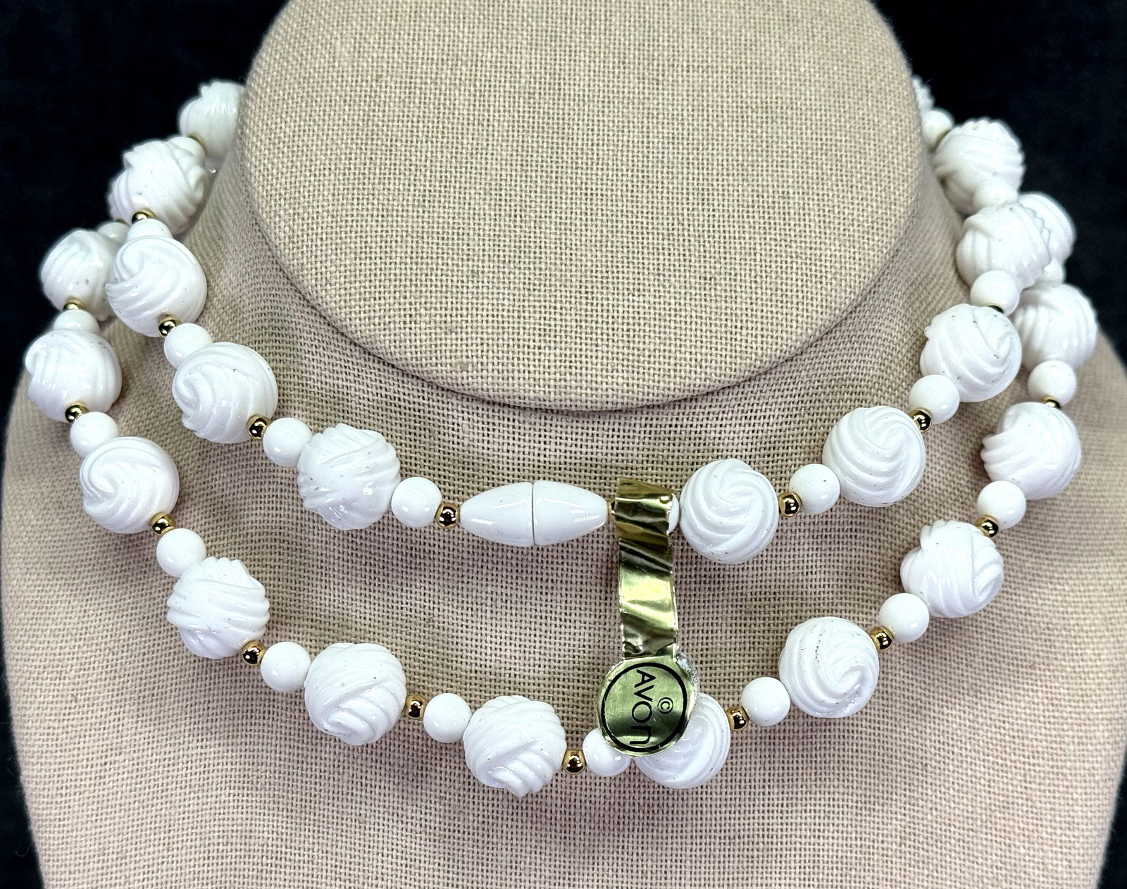 Vintage Avon Bermuda Colection white lucite necklace. Made in Japan. *e