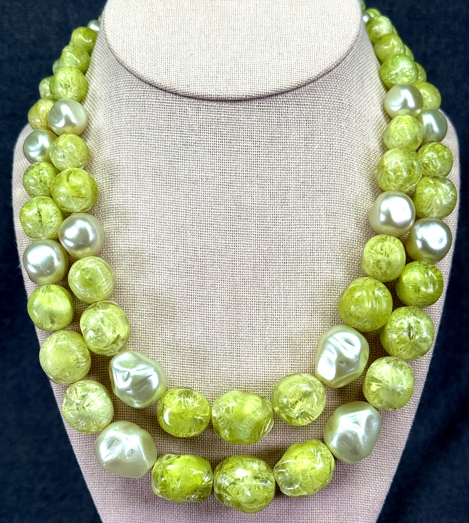 Vintage yellowish green plastic & pearly beads 2 strands necklace. Filigree flower clasp. *c: Vintage yellowish green plastic & pearly beads 2 strands necklace. Filigree flower clasp. Unmarked. For measures please refer to the pictures taken with a measuring tape. Weight: 80 Grams IN HOUSE FLA