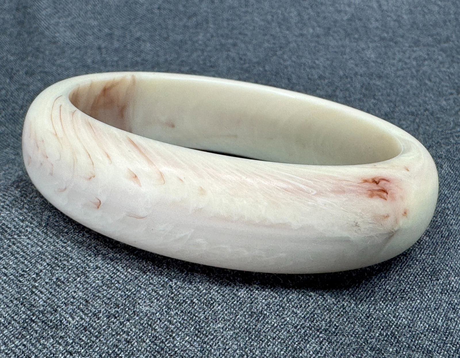 Vintage marbled plastic bracelet bangle: IN HOUSE FLAT SHIPPING & HANDLING COST WITHIN ALL THE U.S. : $7 To bypass LiveShipping, and use our In-House shipping service for $7 or shipping combined for multiple lots, please select “Arrang