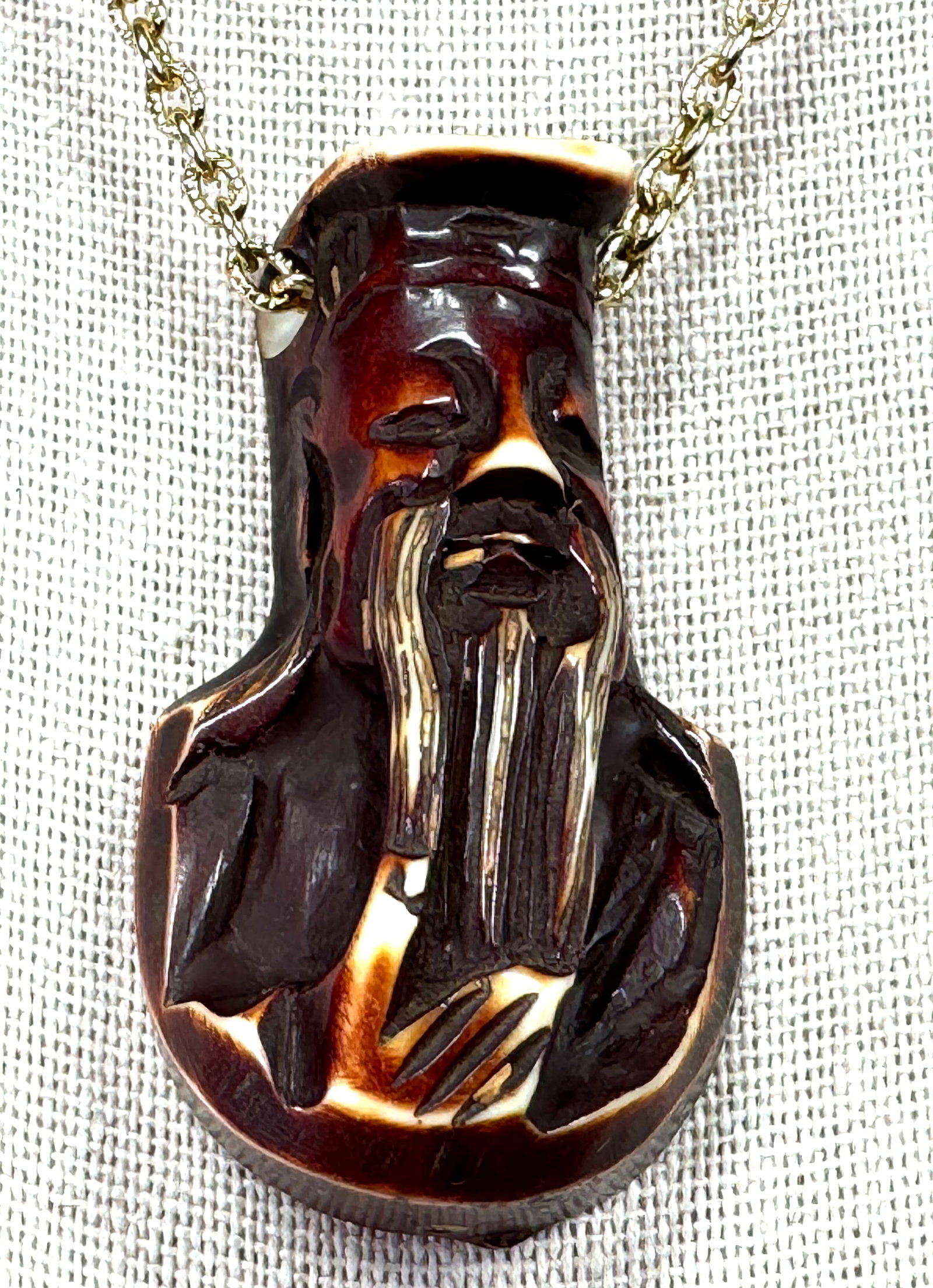 Vintage dyed and carved plastic oriental man pendat with goldtone metal chain strap necklace: IN HOUSE FLAT SHIPPING & HANDLING COST WITHIN ALL THE U.S. : $7 To bypass LiveShipping, and use our In-House shipping service for $7 or shipping combined for multiple lots, please select “Arrang