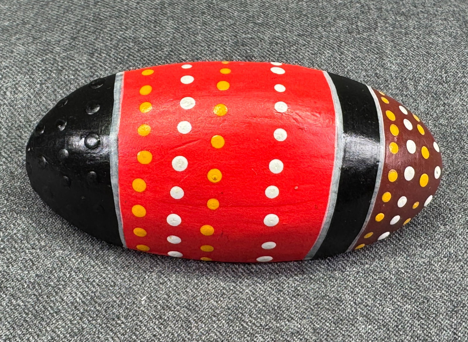 Australian Folk Aboriginal Hand Painted Dot Art Hair Barrette. *i: Australian Folk Aboriginal Hand Painted Dot Art Hair Barrette.Unmarked . For measures please refer to the pictures taken with a measuring tape. Weight: 18 Grams. IN HOUSE FLAT SHIPPING & HANDLING COST