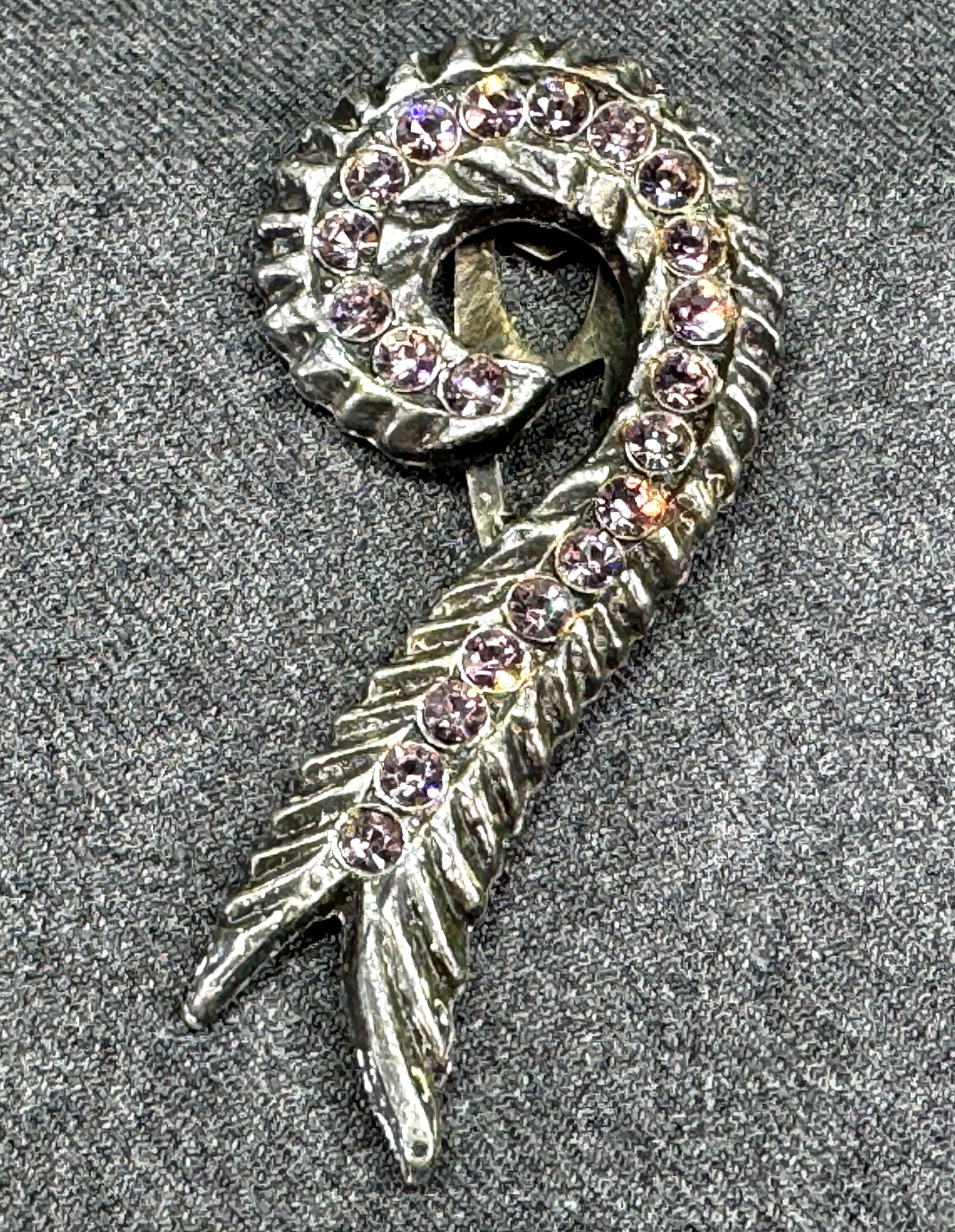 Vintage rose crystals silvertone metal clip brooch