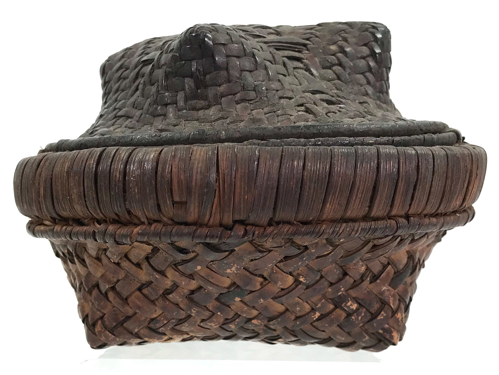 African Kuba DRC Lidded Basket . Woven vegetal fibers