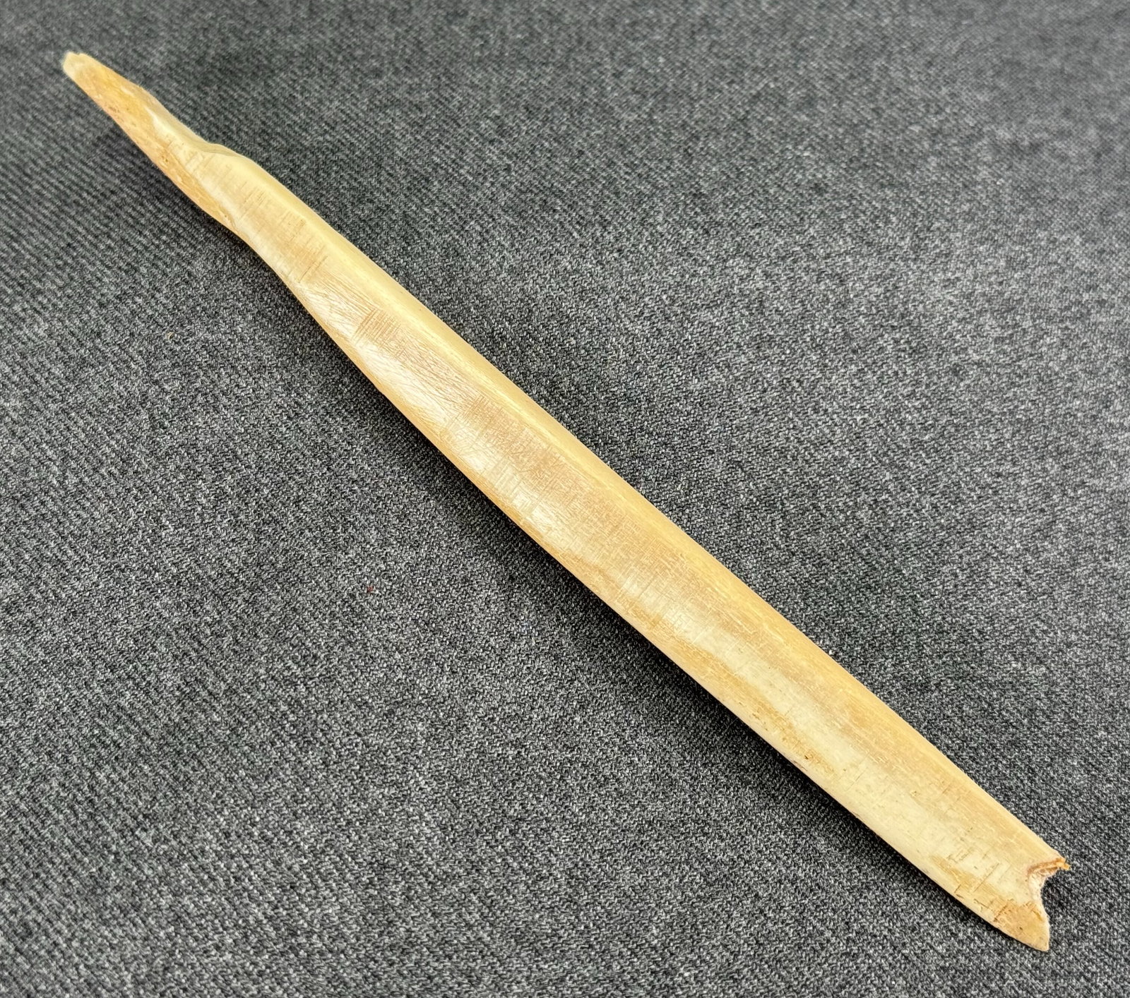South American Selknam Tierra del Fuego Southern Argentina Bone Point. Circa 1800.: IN HOUSE FLAT SHIPPING & HANDLING COST WITHIN ALL THE U.S. : $7 To bypass LiveShipping, and use our In-House shipping service for $7 or shipping combined for multiple lots, please select “Arrang