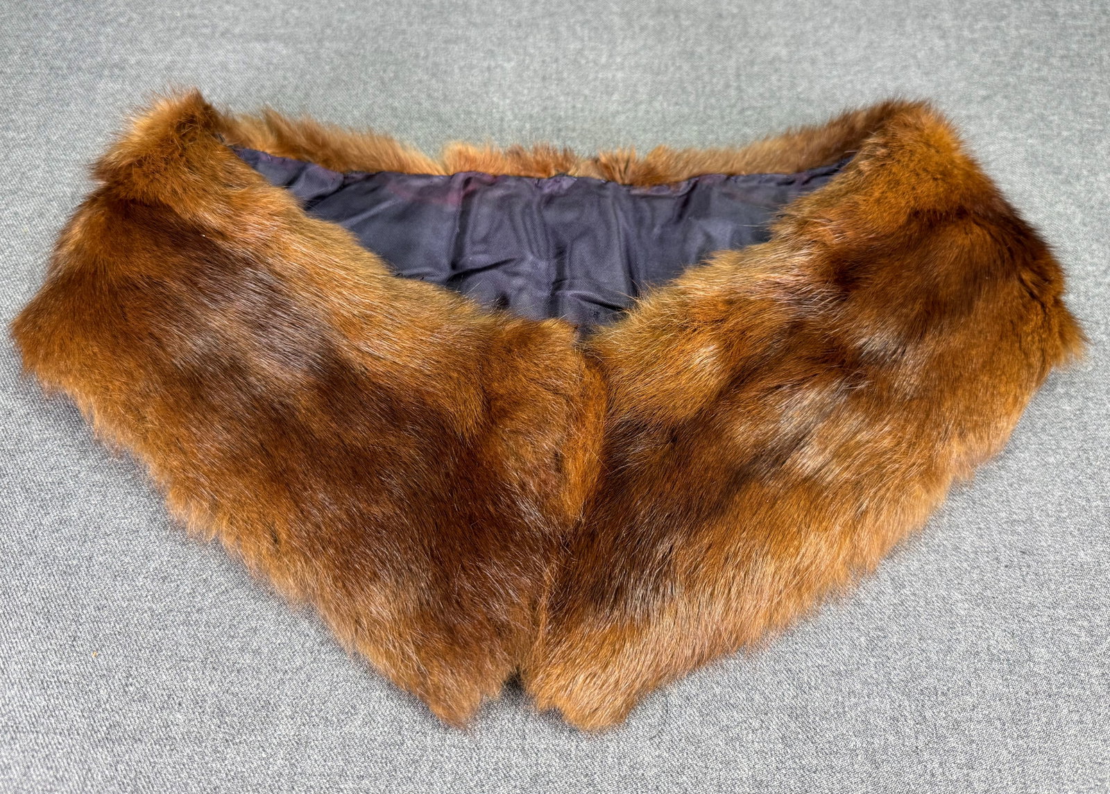 Vintage Mid-Century Genuine Brown Mink Fur Collar Stole Wrap. *K: Vintage Mid-Century Genuine Brown Mink Fur Collar Stole Wrap. Lined in blue satin. For measures please refer to the pictures taken with a measuring tape. Weight: 67 Grams. IN HOUSE FLAT SHIPPING & HAN