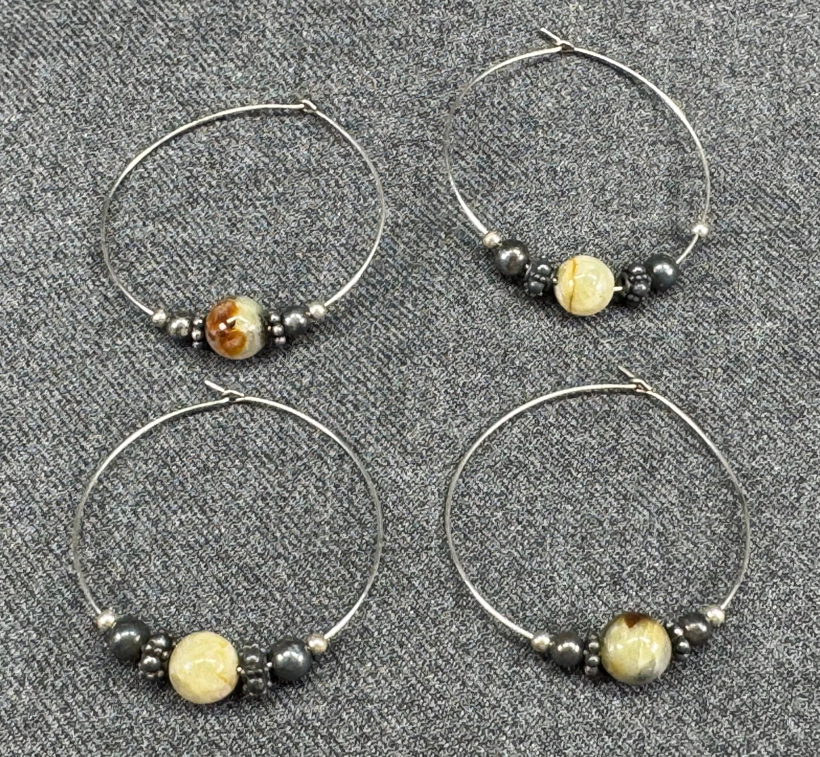 Vintage Boho Earthy Gemstone & Sterling Beaded Wire Hoop Earrings. Silver-Tone wire. *i: Vintage Boho Earthy Gemstone & Sterling Beaded Wire Hoop Earrings. Silver-Tone wire. Unmarked. For measures please refer to the pictures taken with a measuring tape. Weight: 12 Grams. IN HOUSE FLAT SH