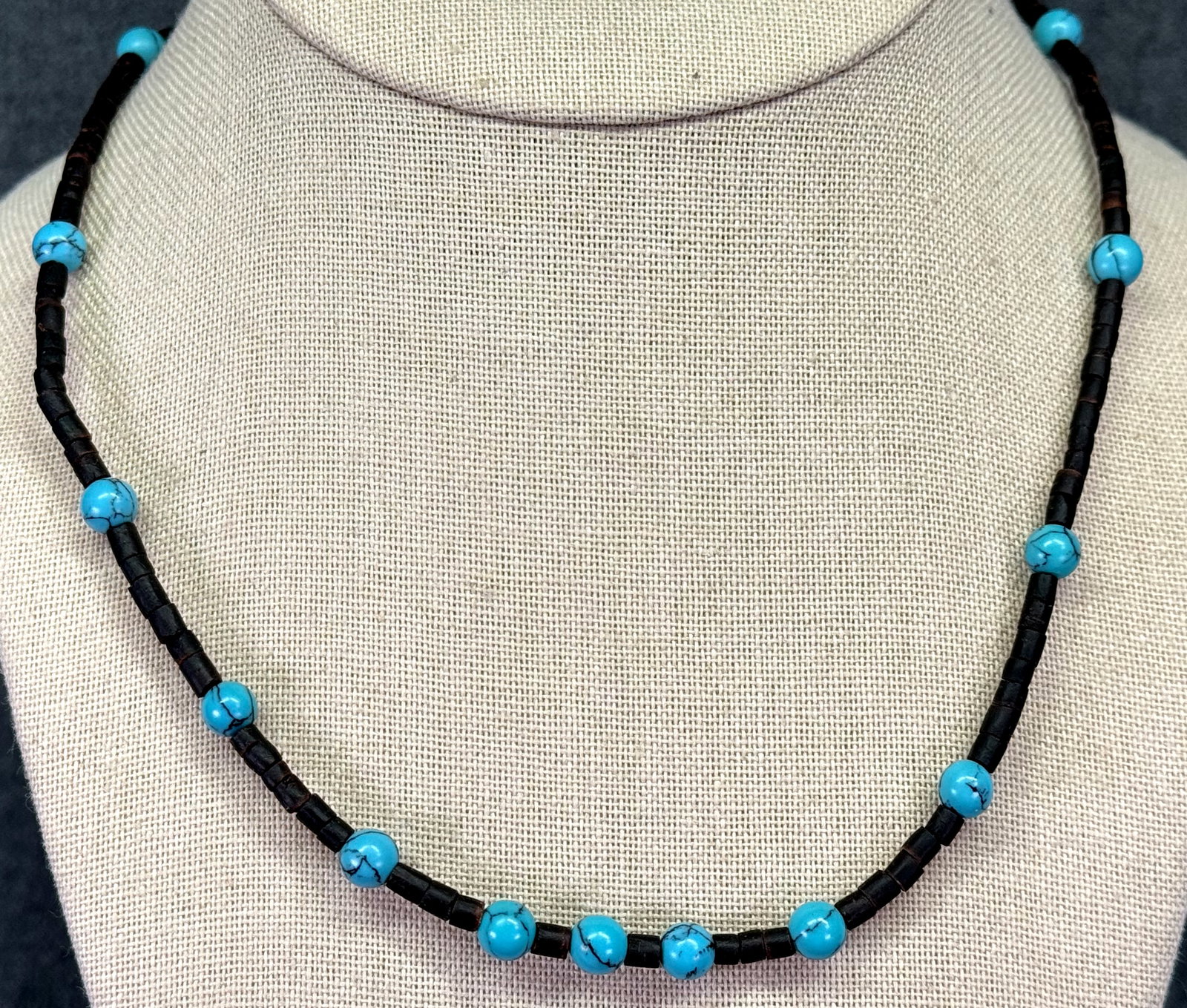 Vintage southwestern style simile turquoise & wooden beads necklace. *a