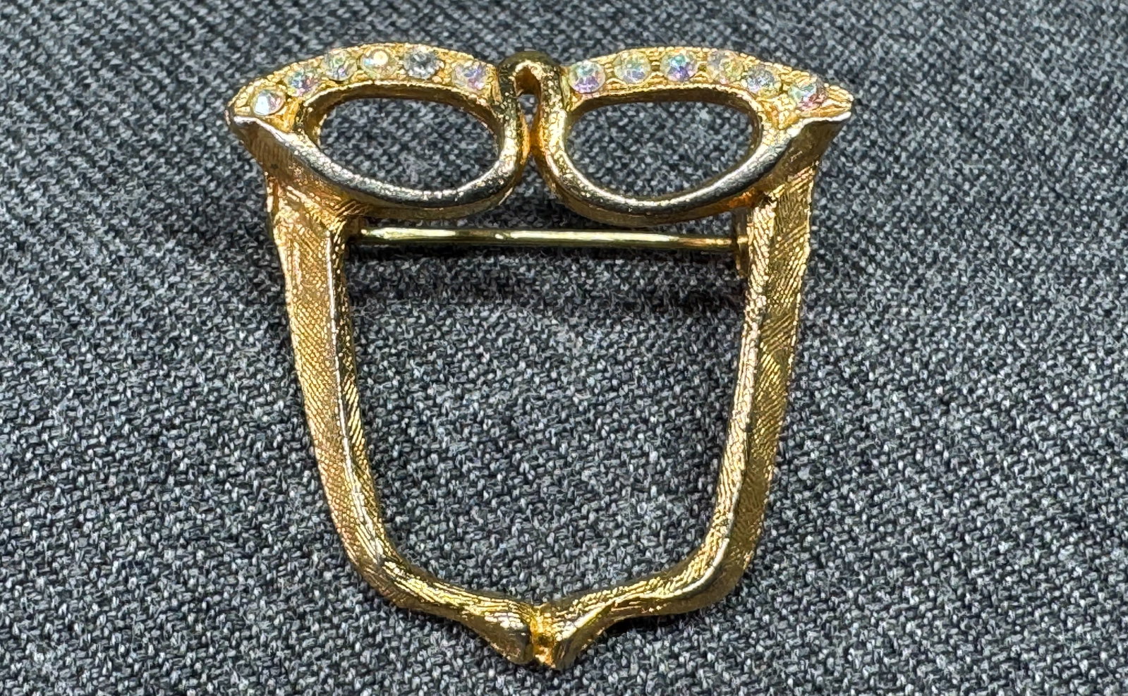 Vintage AB crystals gold-toned metal cat eyes eyeglasses brooch pin *a